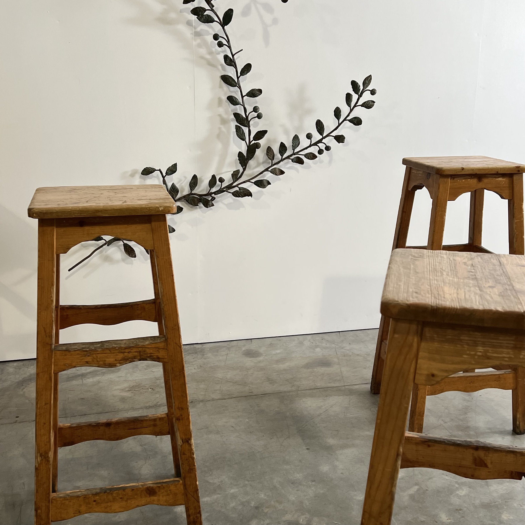 objet-vagabond-artist-stools0004