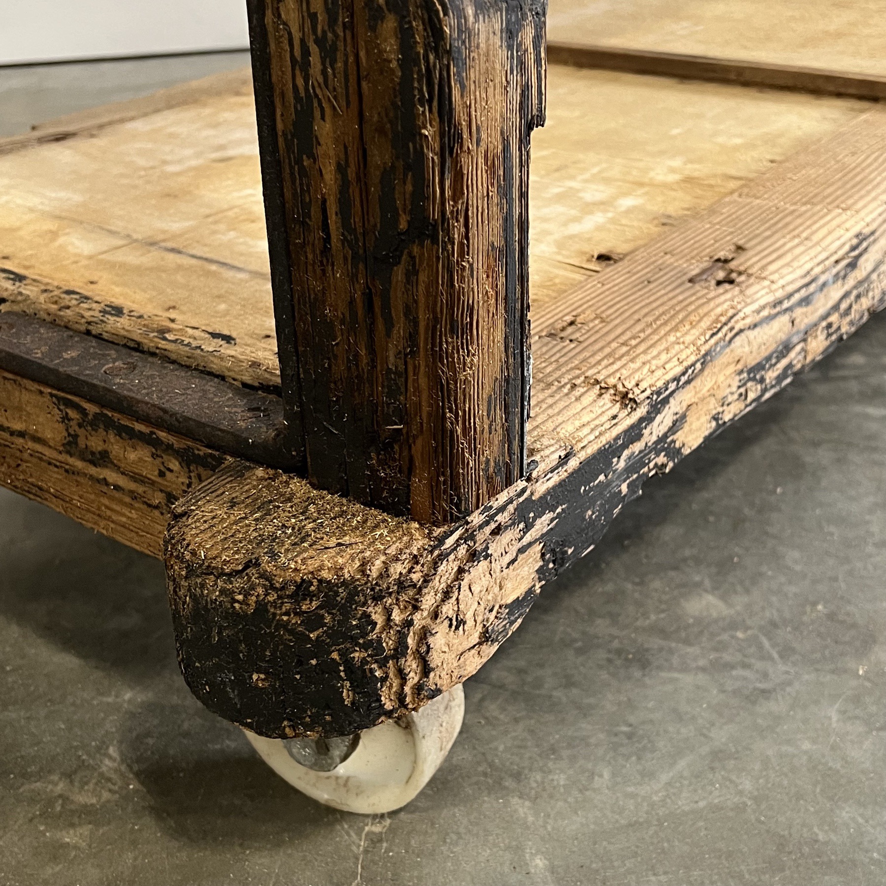 objet-vagabond-bakery-shelf0001