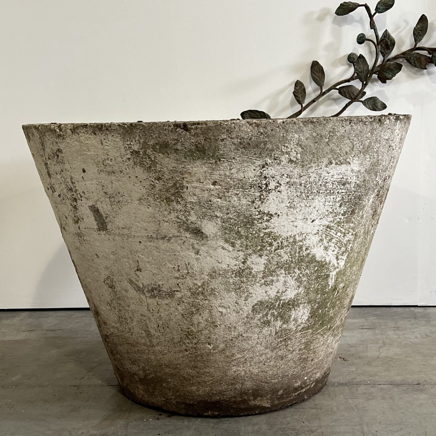 objet-vagabond-concrete-planter0005