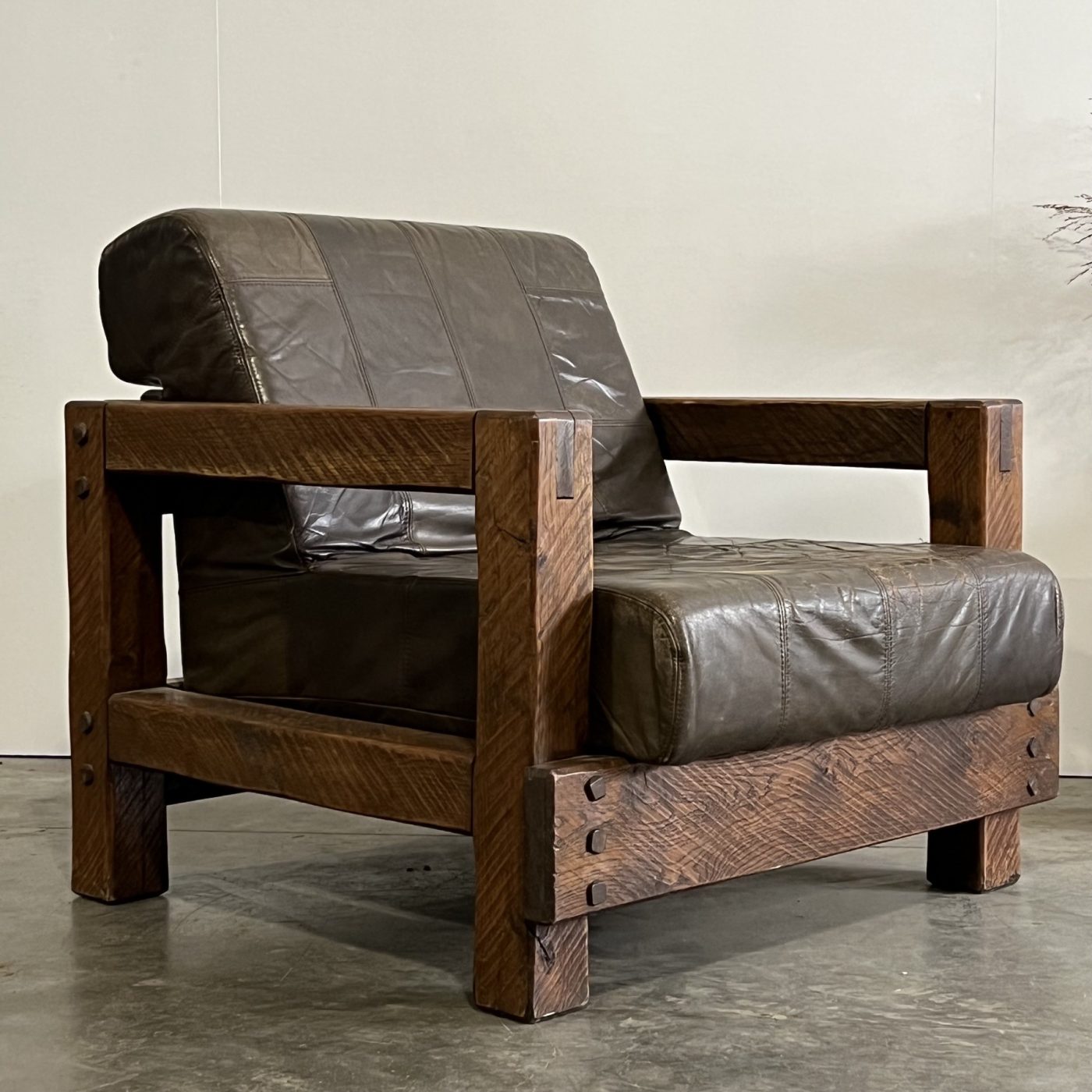 objet-vagabond-leather-armchair0005