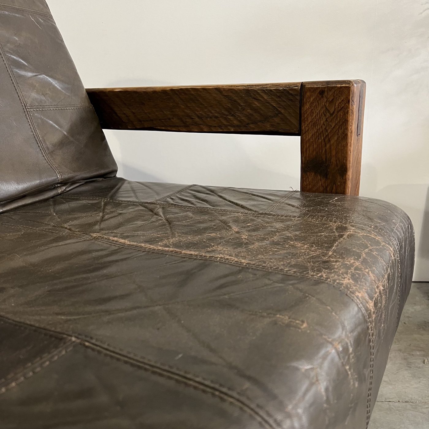 objet-vagabond-leather-armchair0007