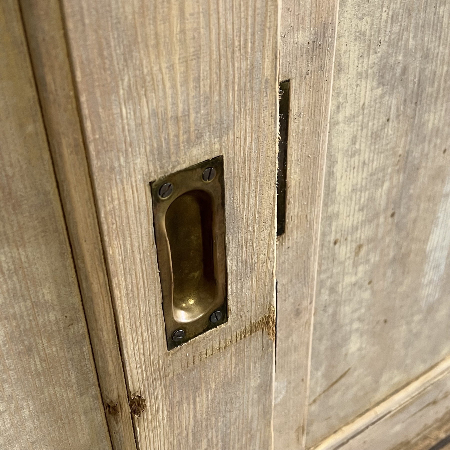 objet-vagabond-painted-cabinet0002