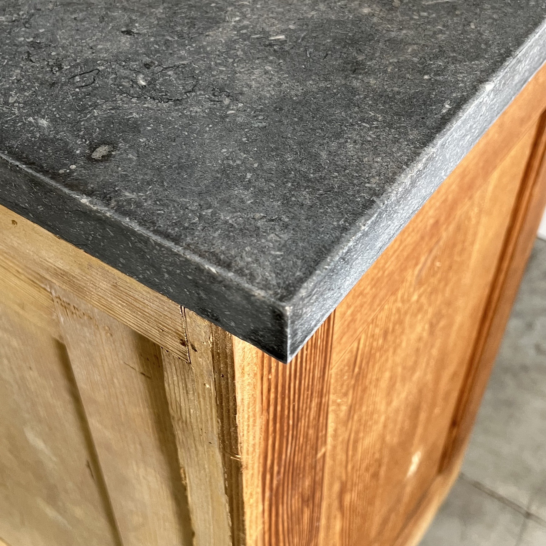 objet-vagabond-painted-cabinet0004