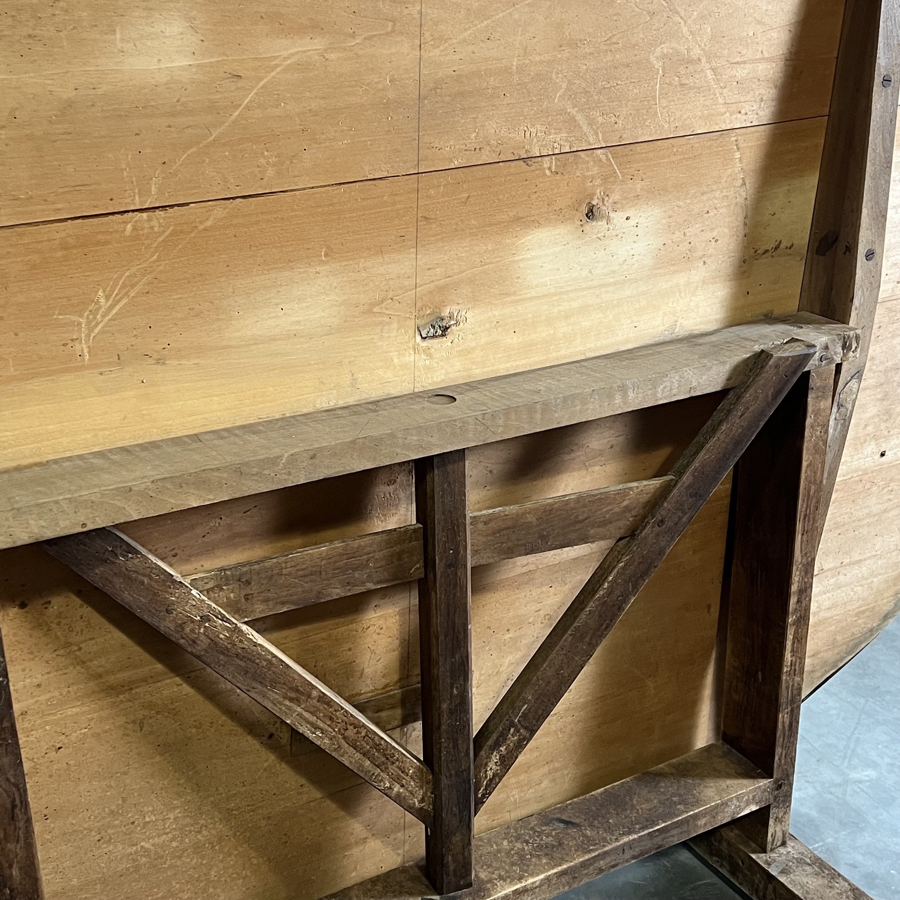 objet-vagabond-wine-table0000