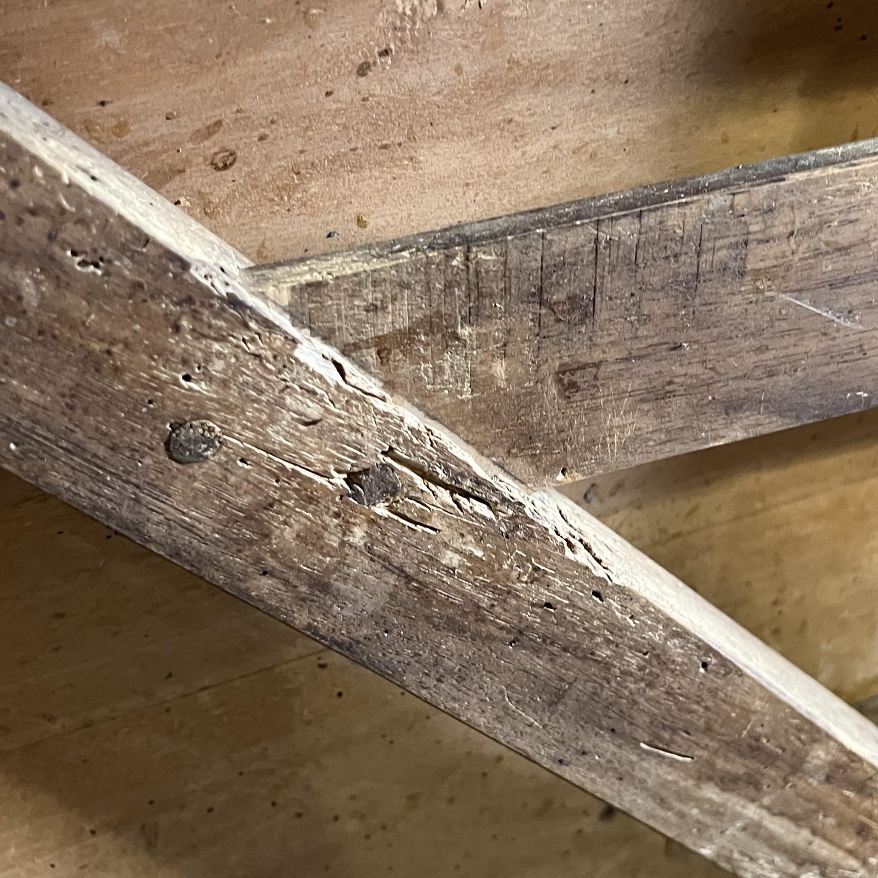 objet-vagabond-wine-table0001