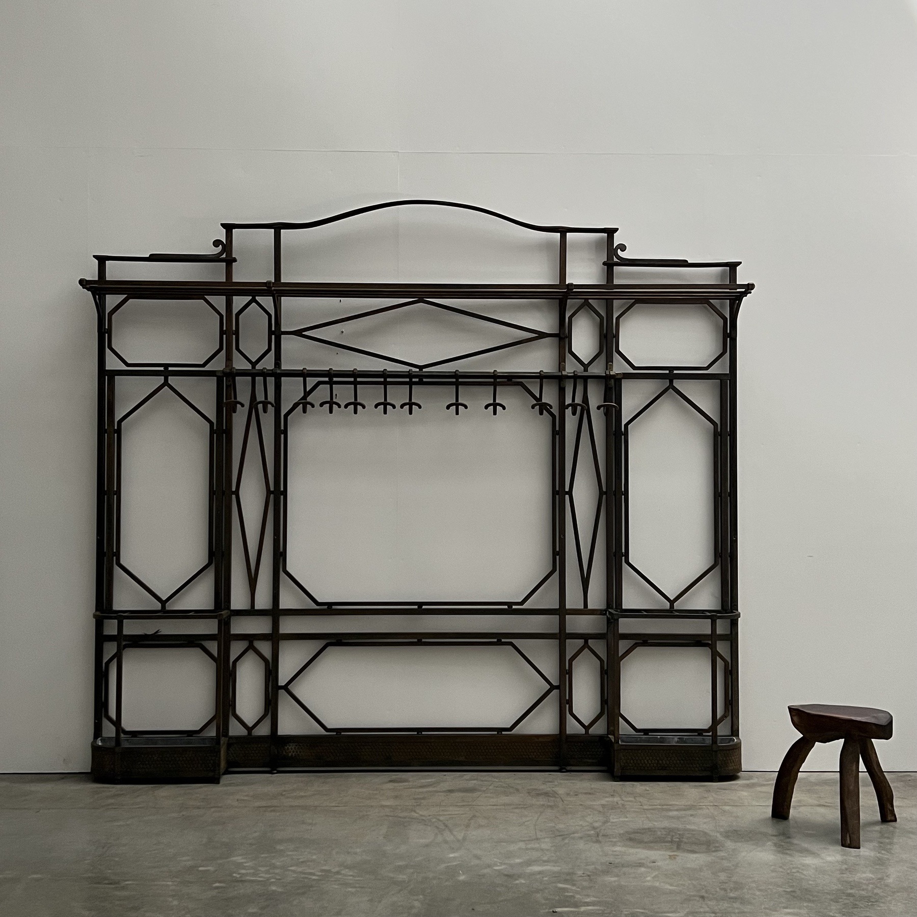 objet-vagabond-brass-coatrack0014