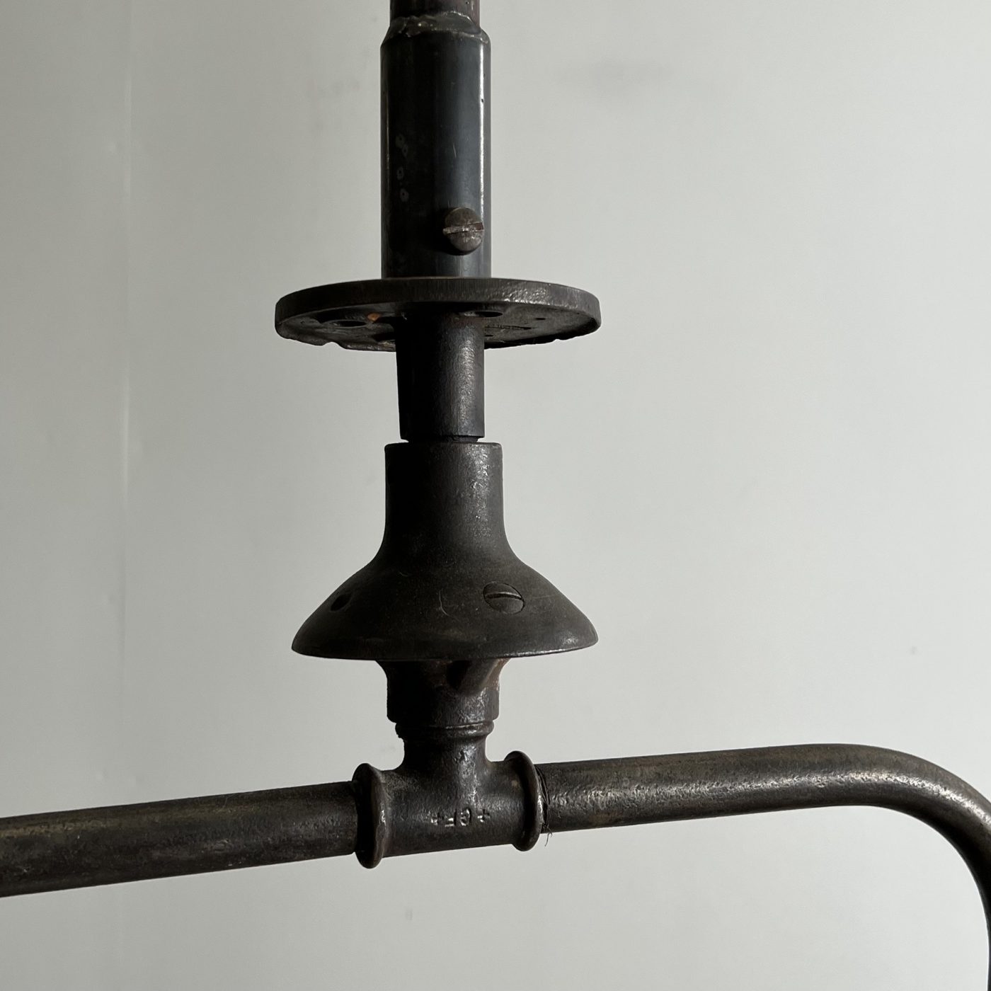 objet-vagabond-industrial-lamp0001