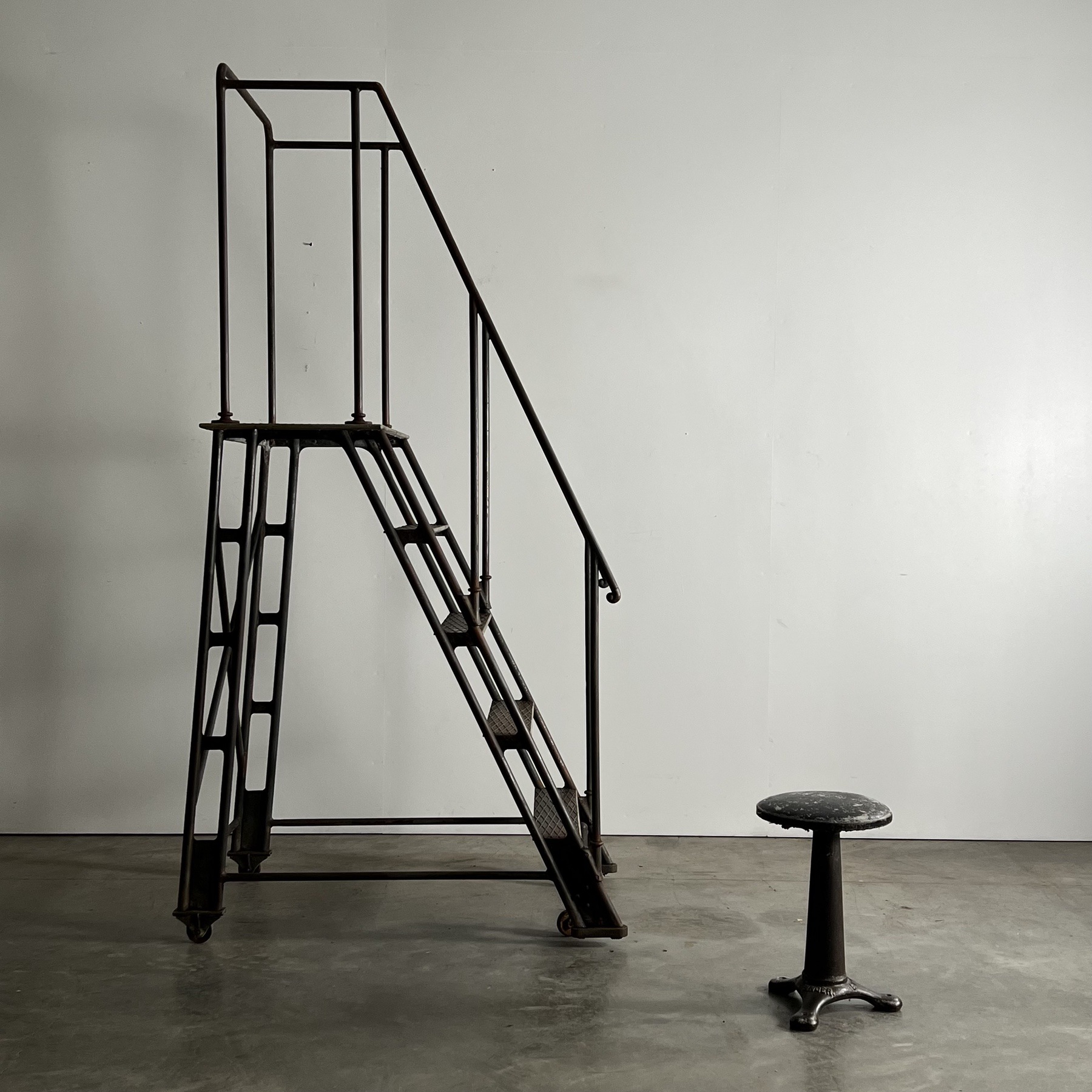 objet-vagabond-metal-stepladders0007