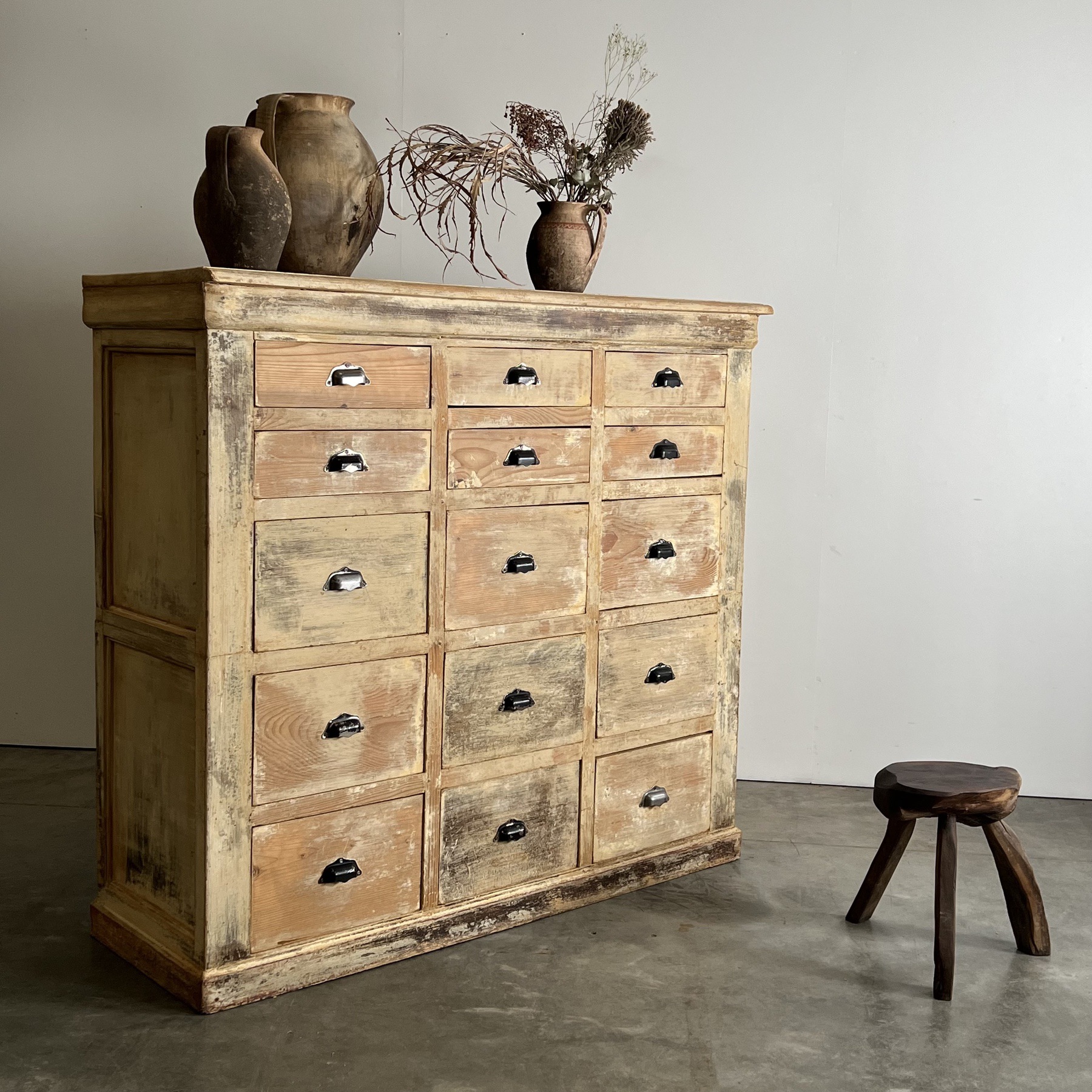 objet-vagabond-painted-chest0005