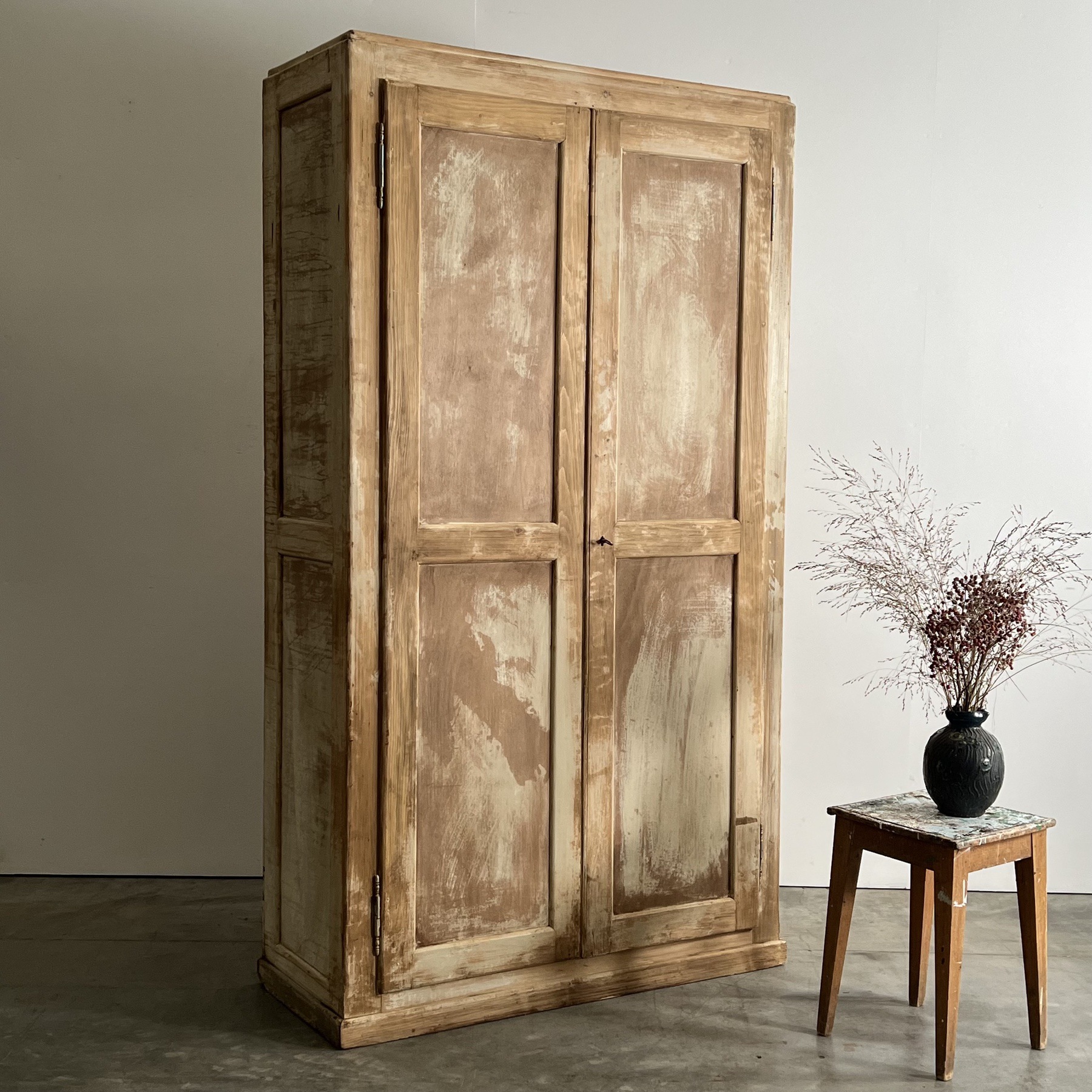 objet-vagabond-painted-cupboard0000