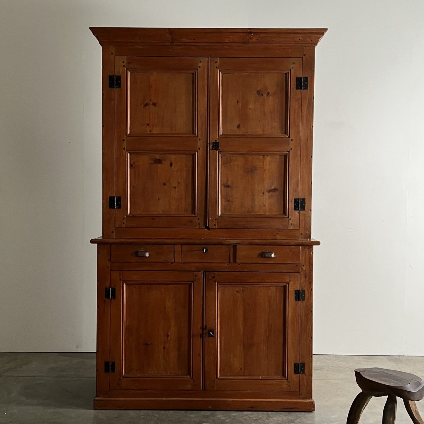 objet-vagabond-pine-cabinet0002