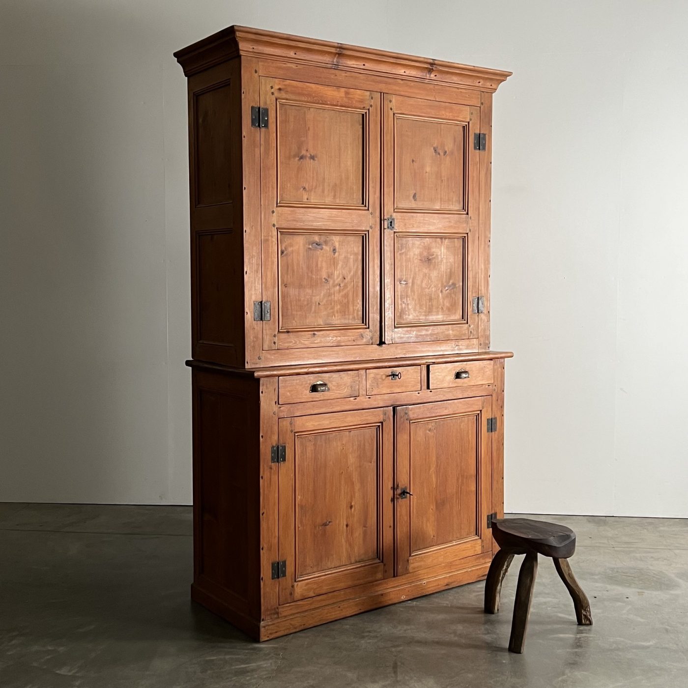 objet-vagabond-pine-cabinet0006