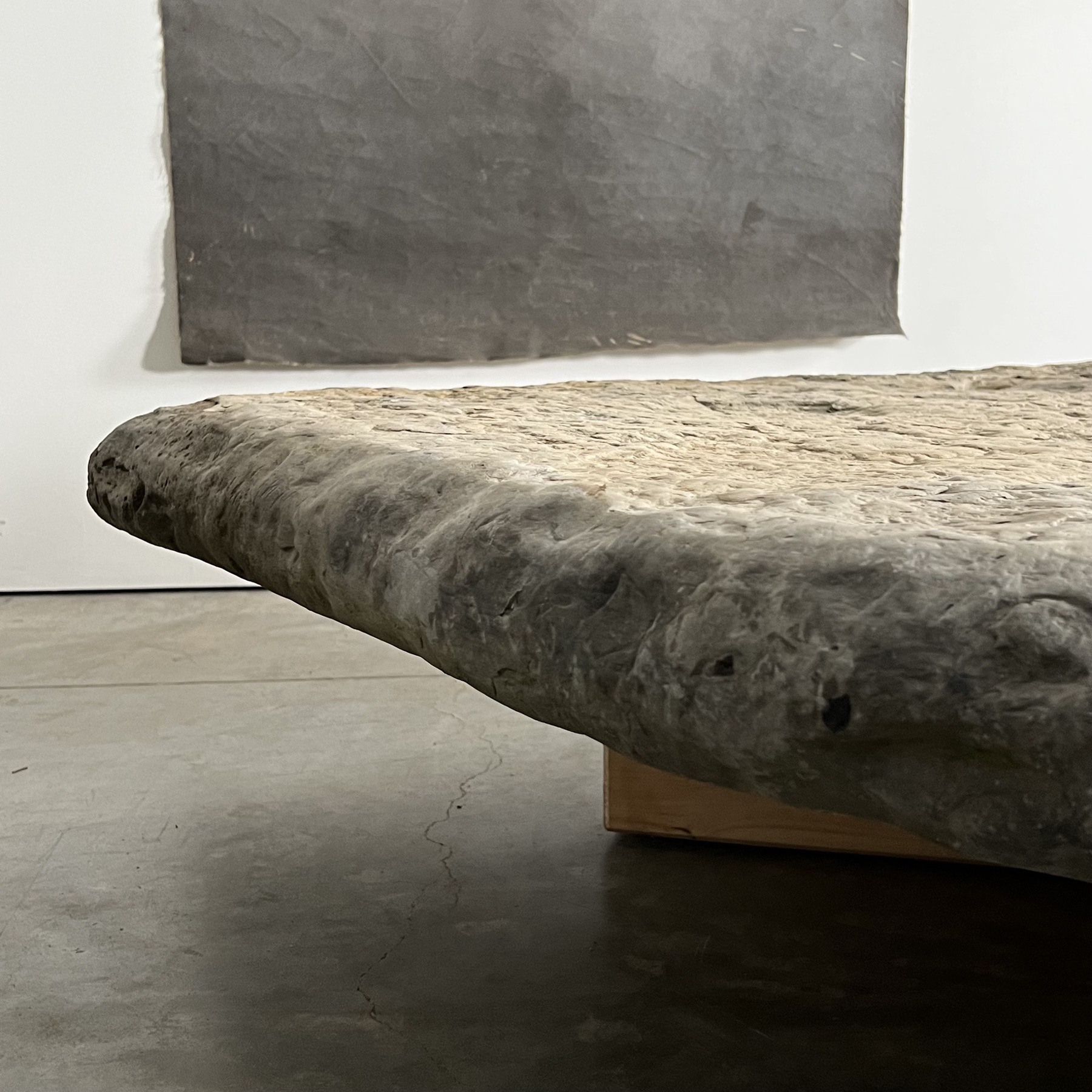 objet-vagabond-stone-table0010
