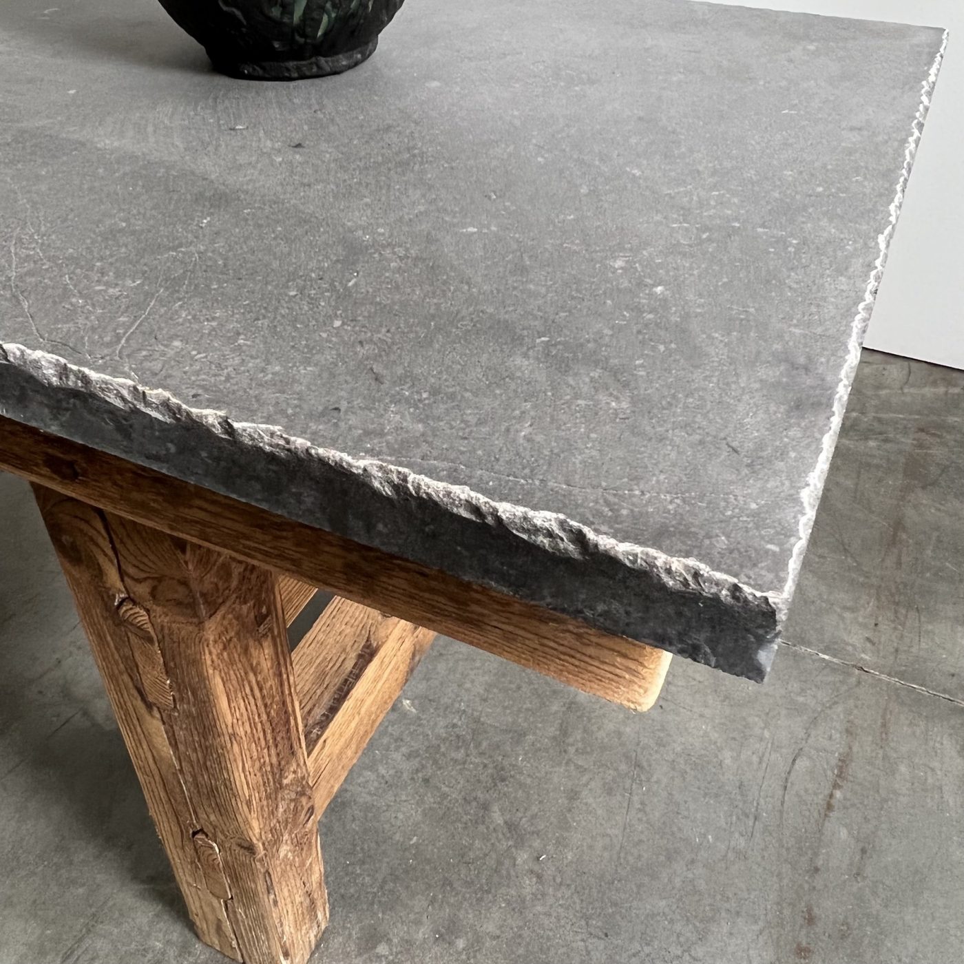 objet-vagabond-stone-tables0002