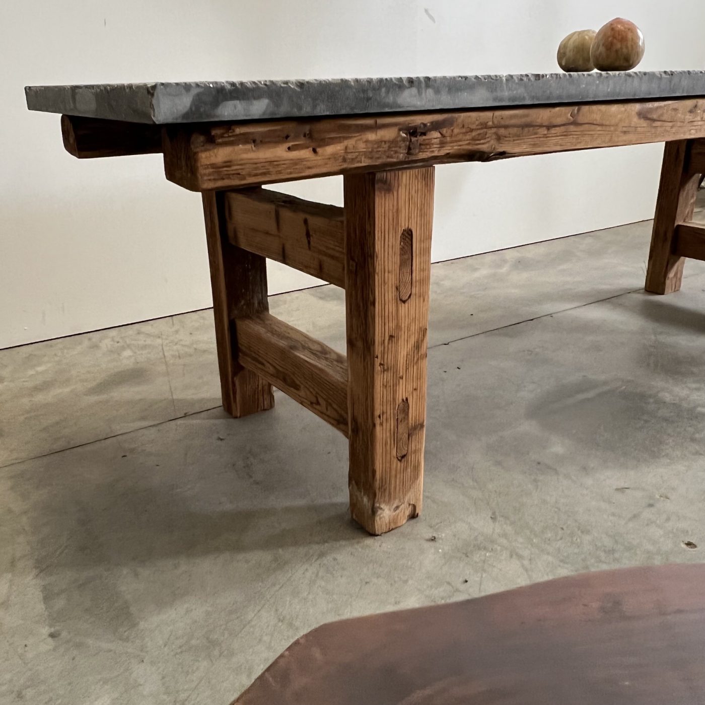 objet-vagabond-stone-tables0003