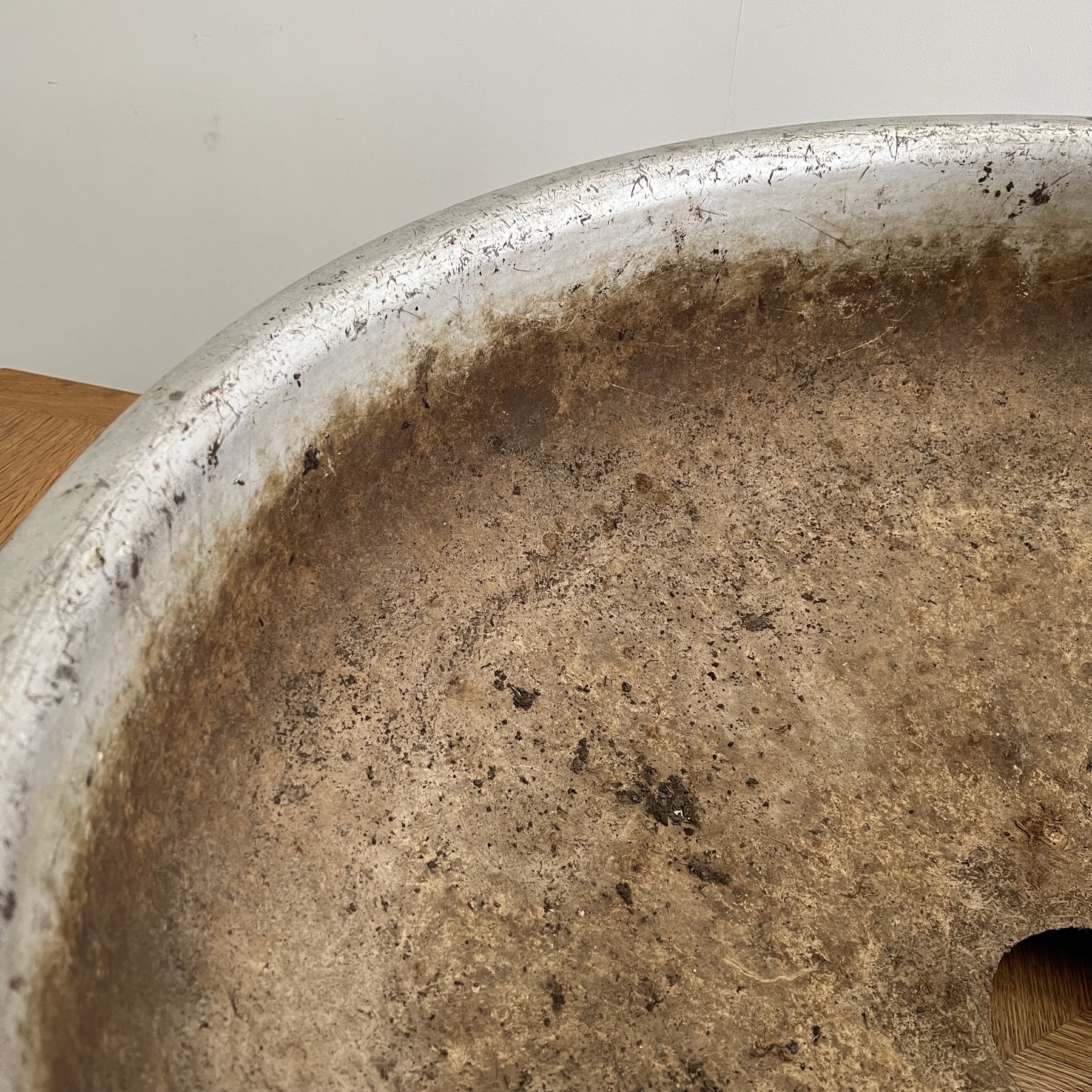 objet-vagabond-aluminium-planter0003