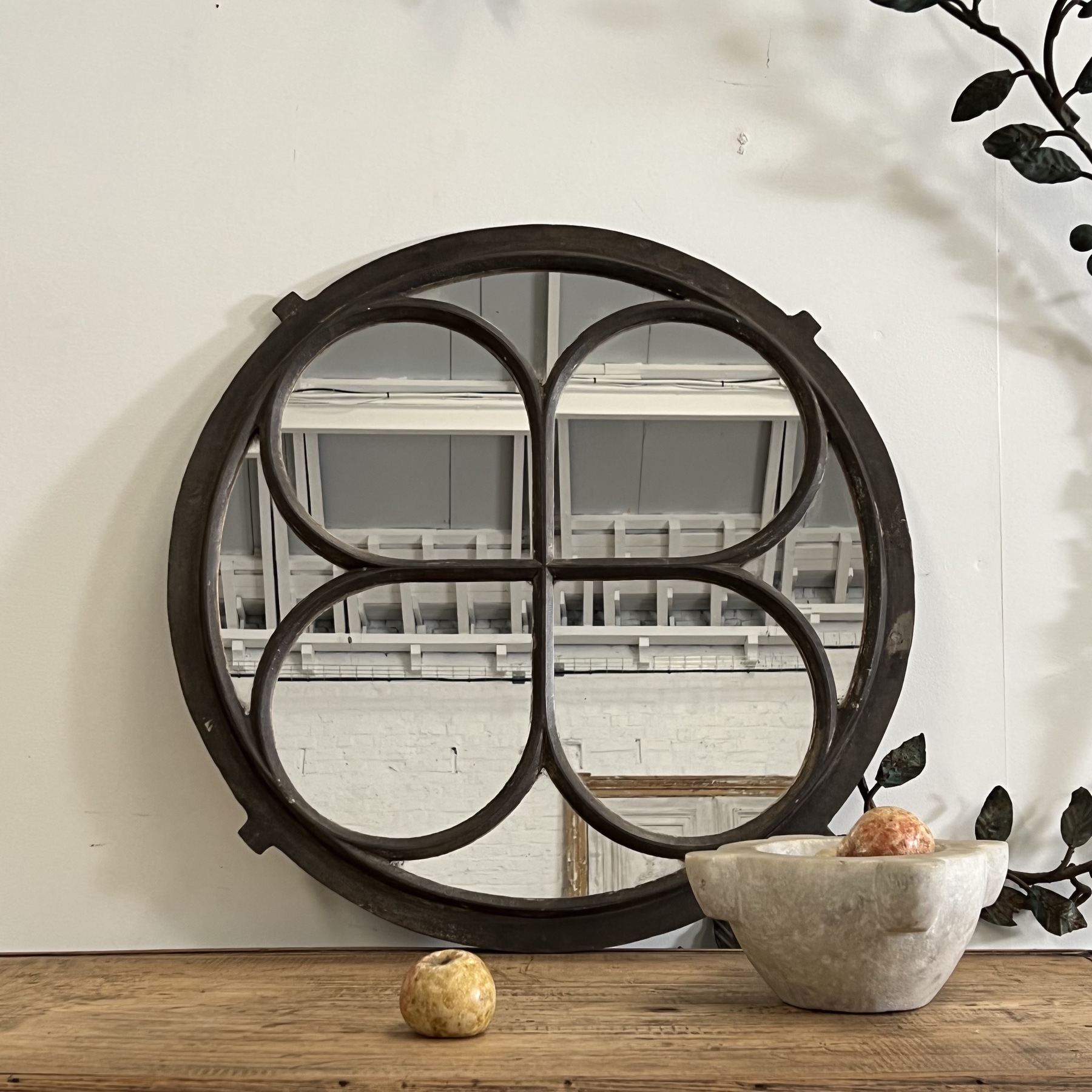 objet-vagabond-castiron-mirror0003