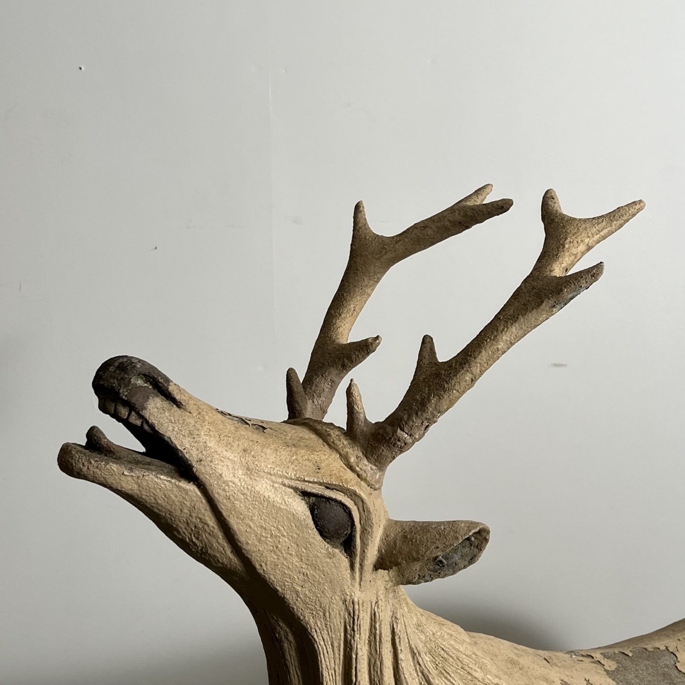 objet-vagabond-concrete-deer0005