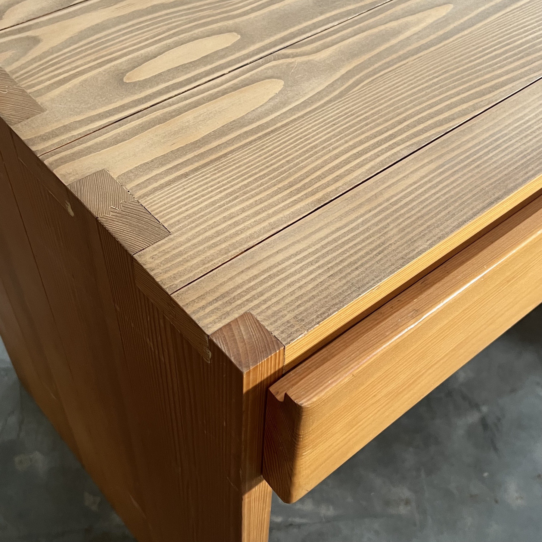 objet-vagabond-modern-desk0004