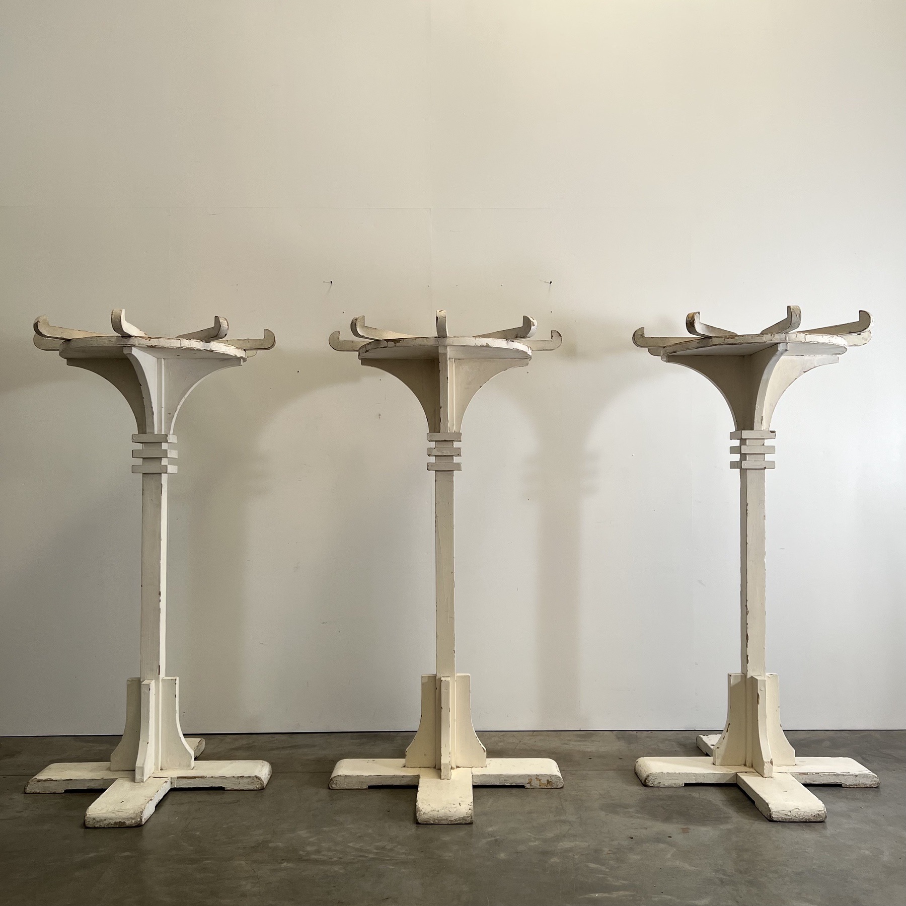 objet-vagabond-painted-coatrack0000