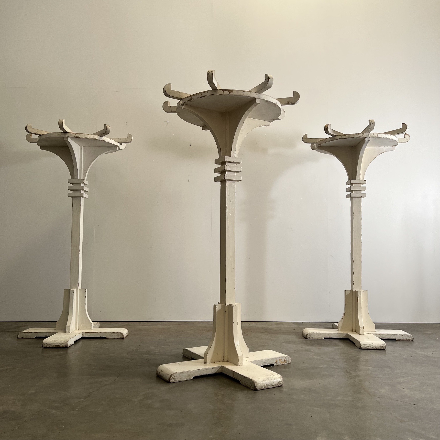 objet-vagabond-painted-coatrack0002