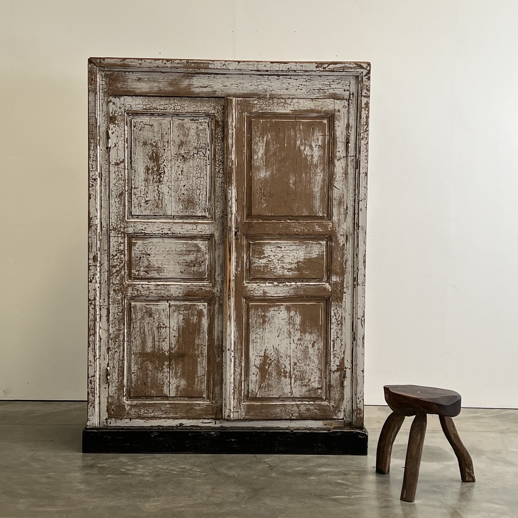 objet-vagabond-painted-cupboard0000