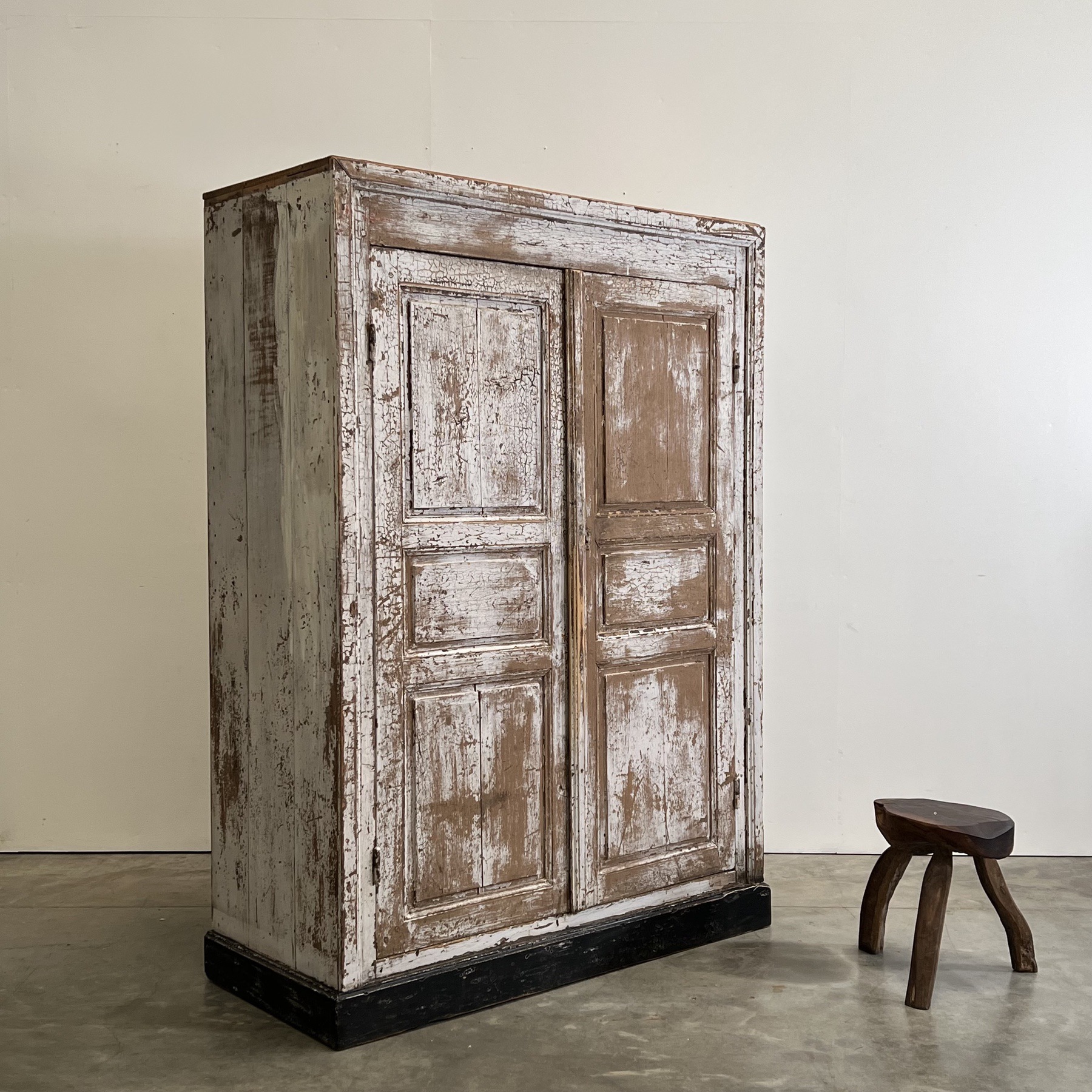 objet-vagabond-painted-cupboard0003