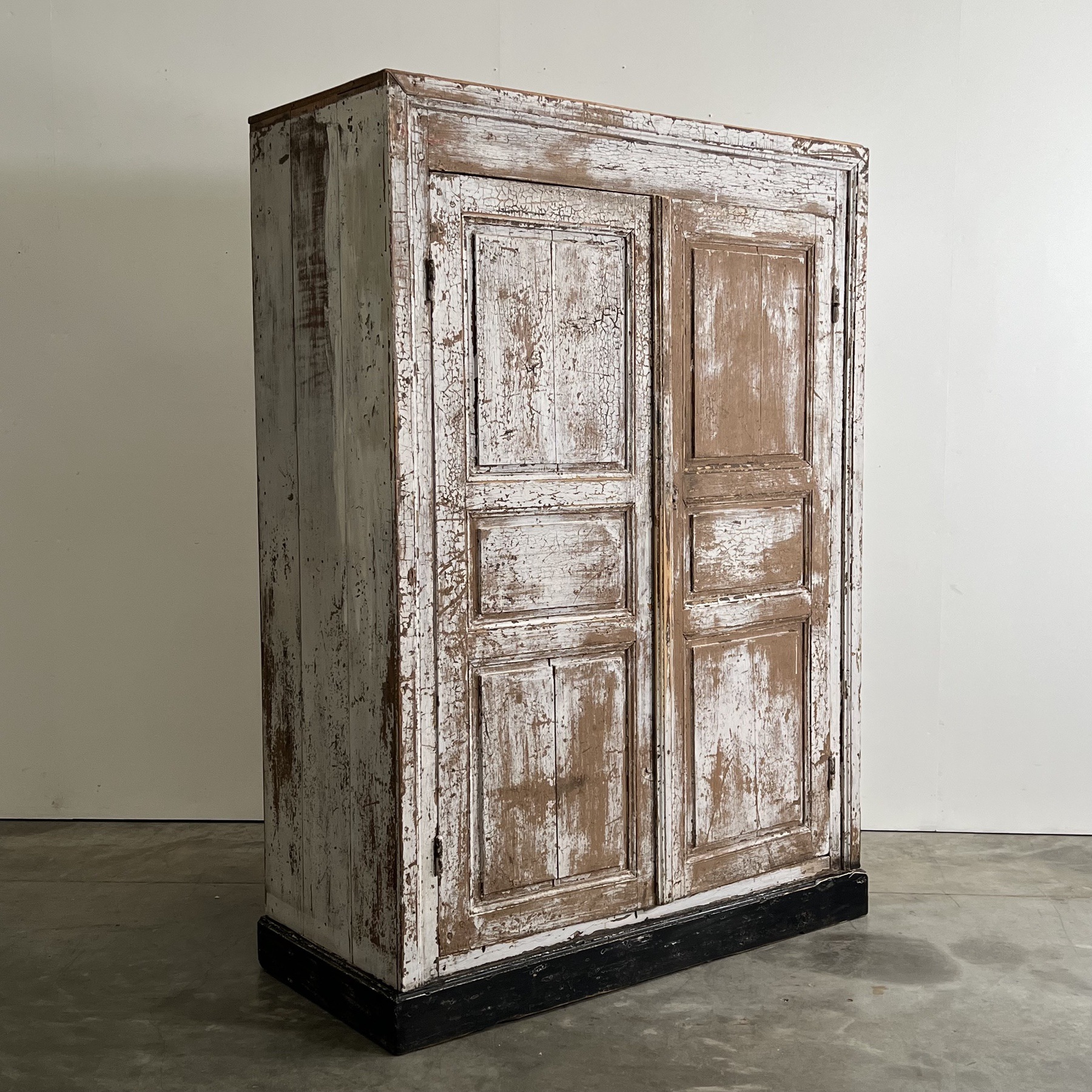 objet-vagabond-painted-cupboard0008