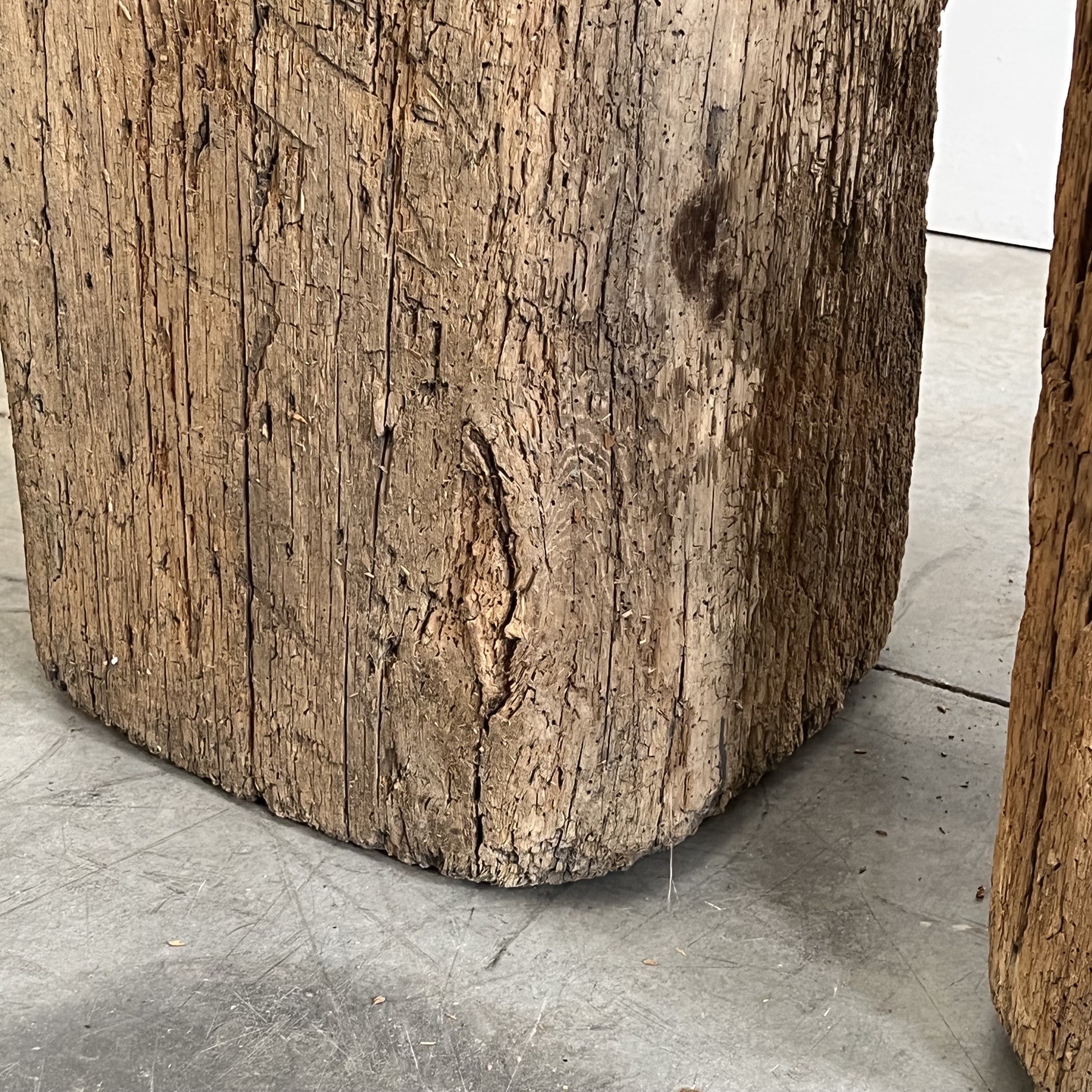 objet-vagabond-primitive-sidetables0001