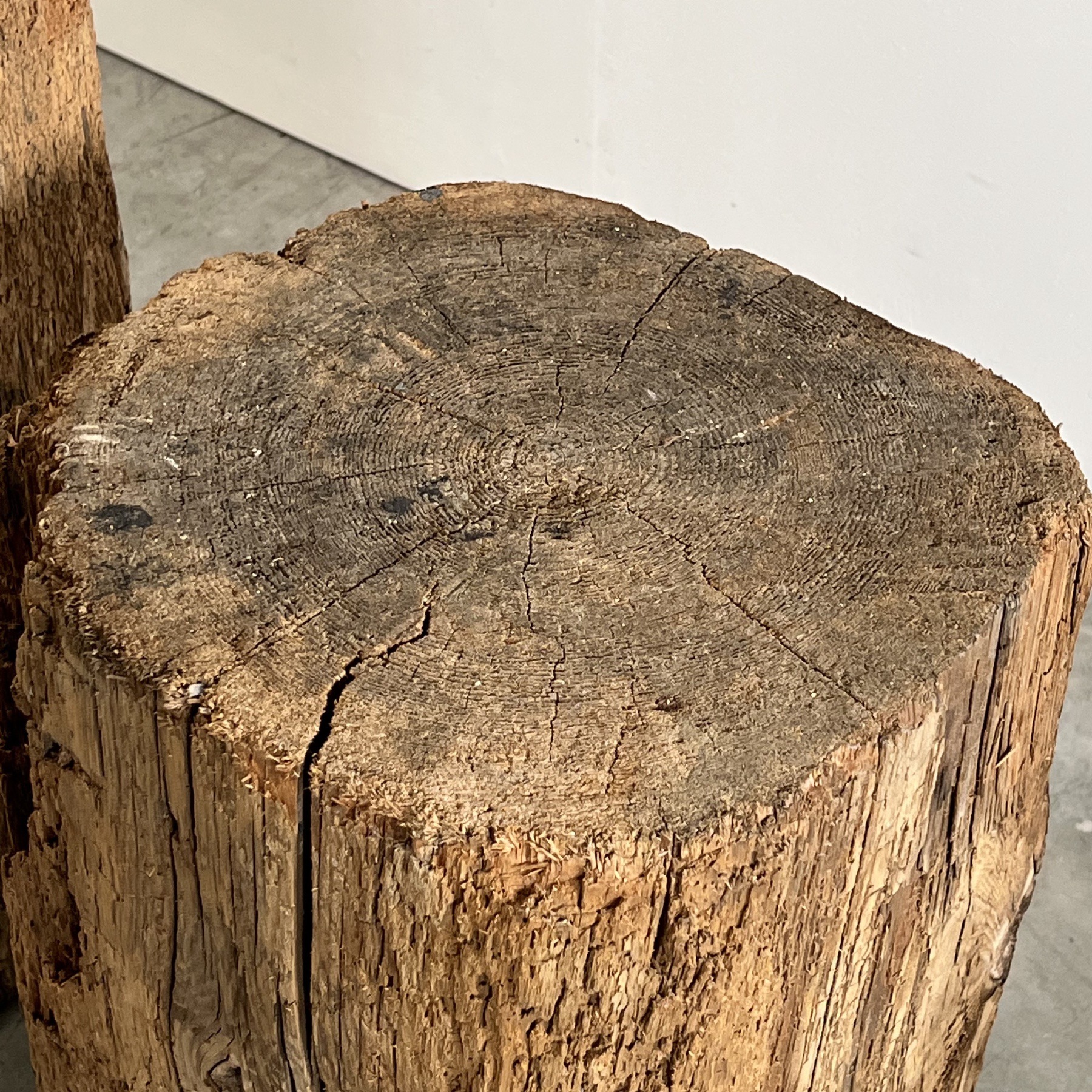 objet-vagabond-primitive-sidetables0006