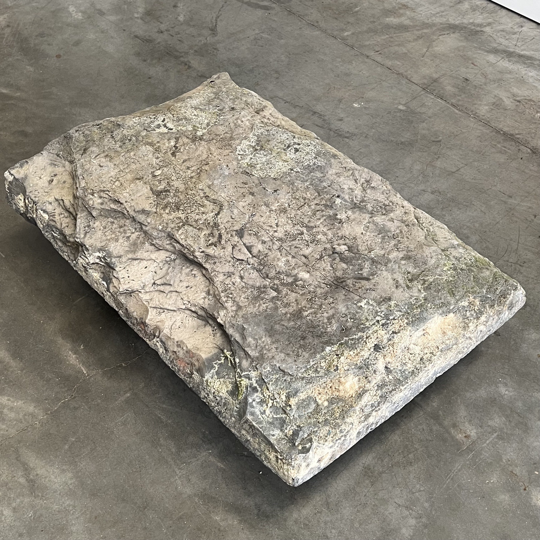 objet-vagabond-stone-sidetables20002
