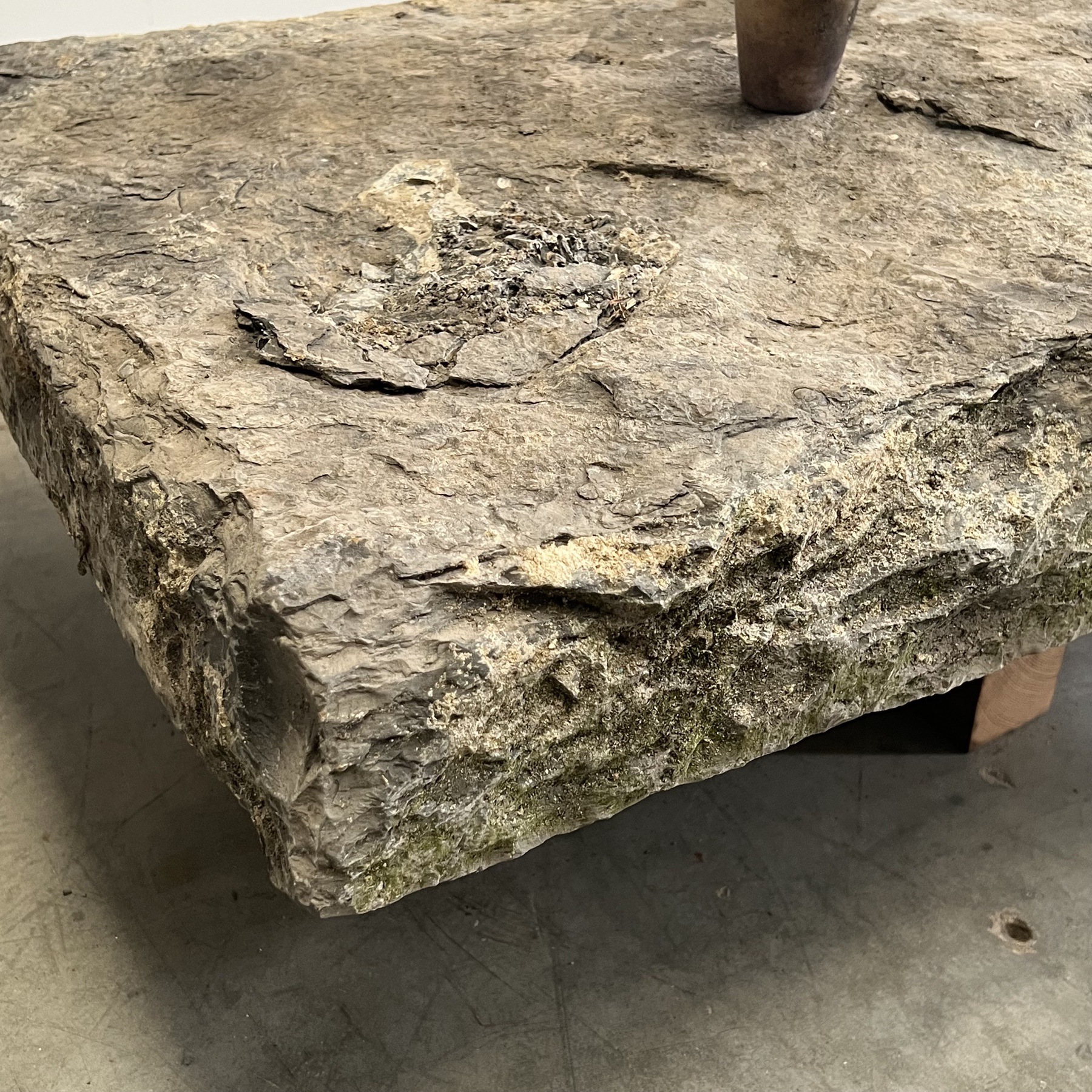 objet-vagabond-stone-sidetables20003