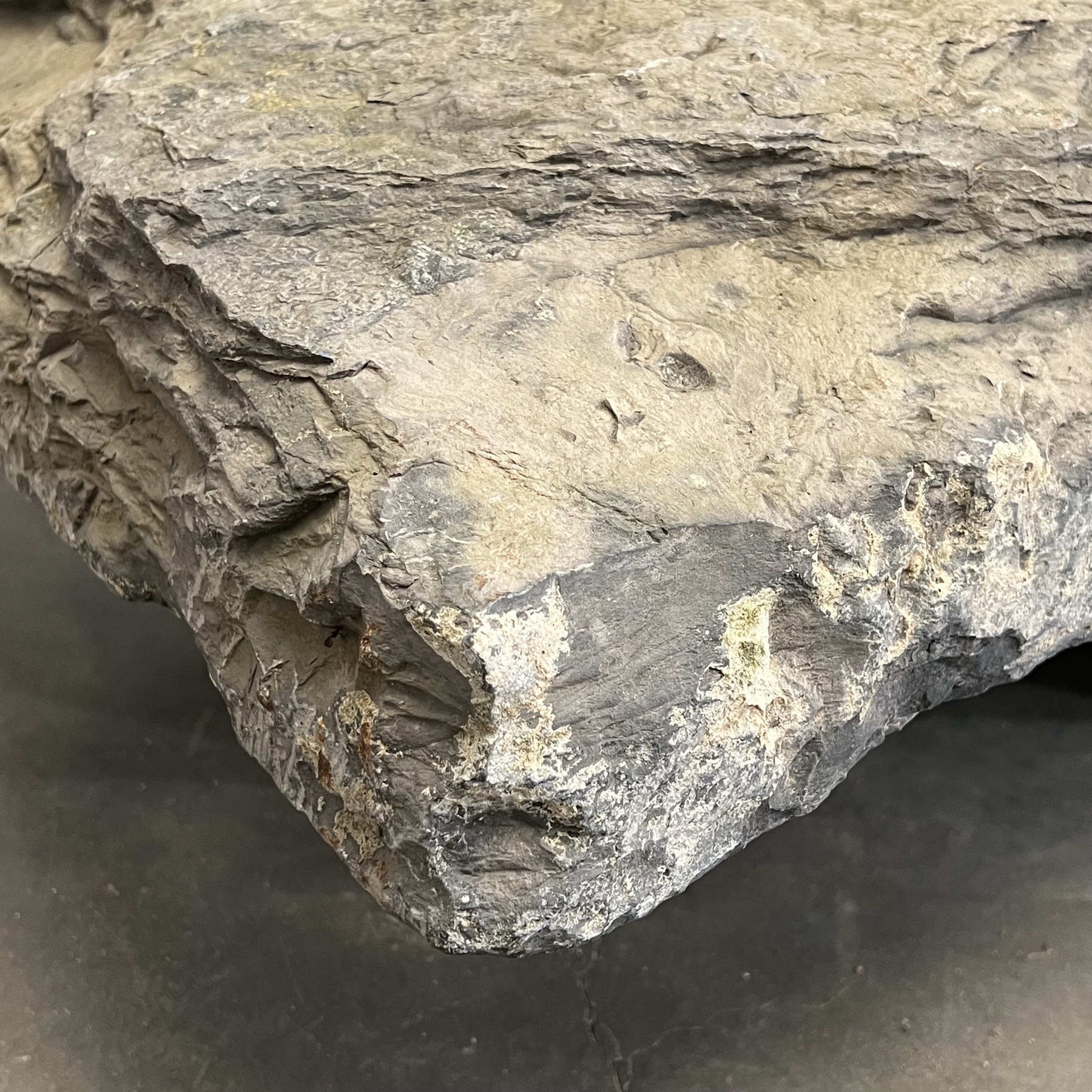 objet-vagabond-stone-sidetables20005