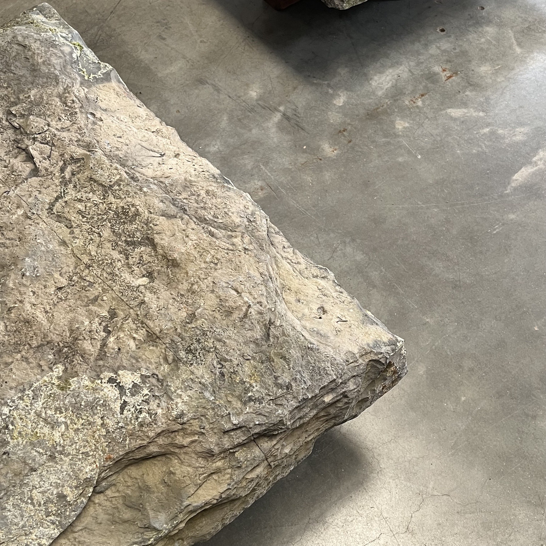 objet-vagabond-stone-sidetables20008