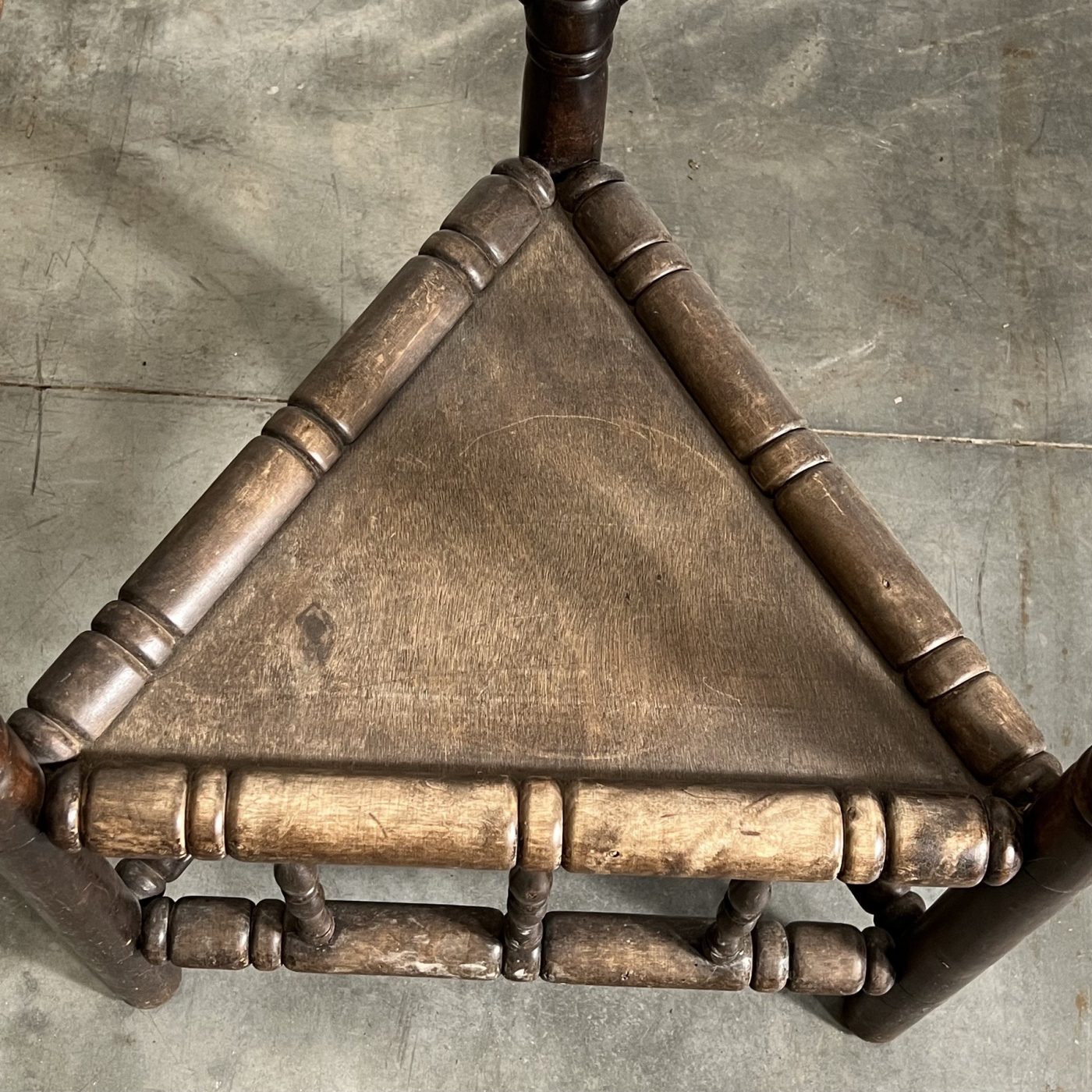 objet-vagabond-tripod-chairs0000