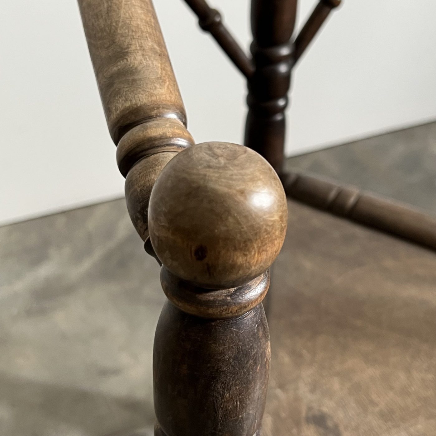 objet-vagabond-tripod-chairs0001