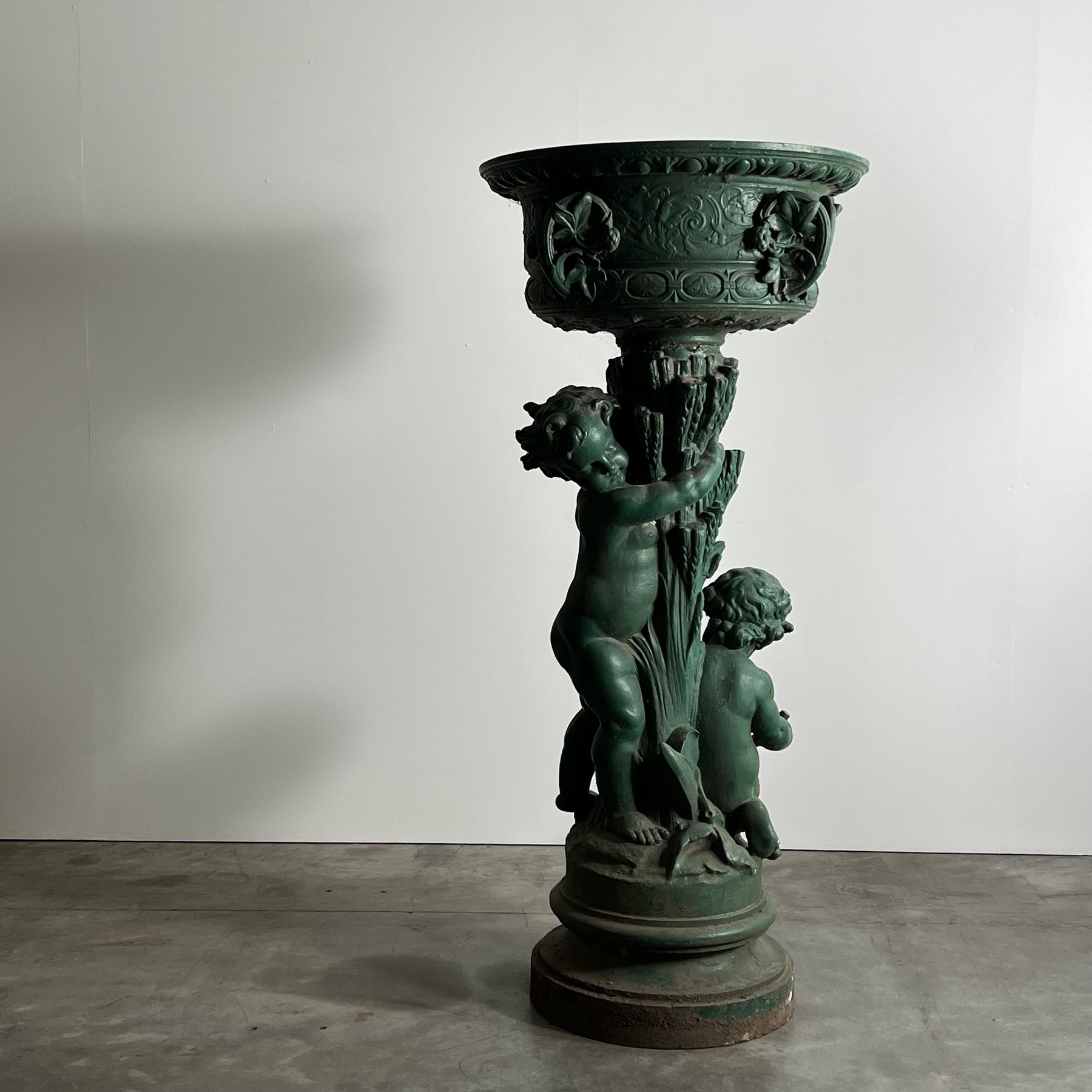 objet-vagabond-castiron-urns0010