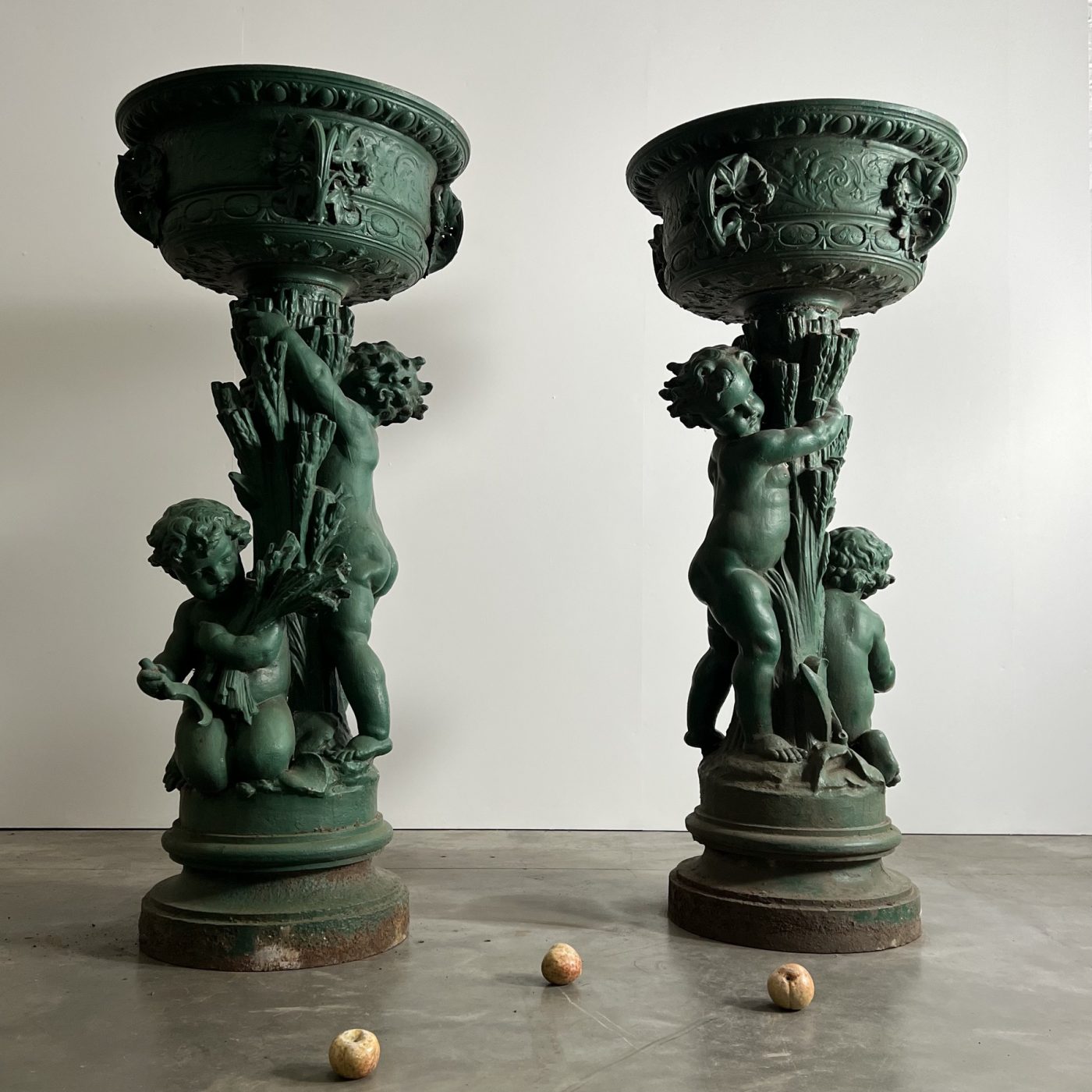 objet-vagabond-castiron-urns0011