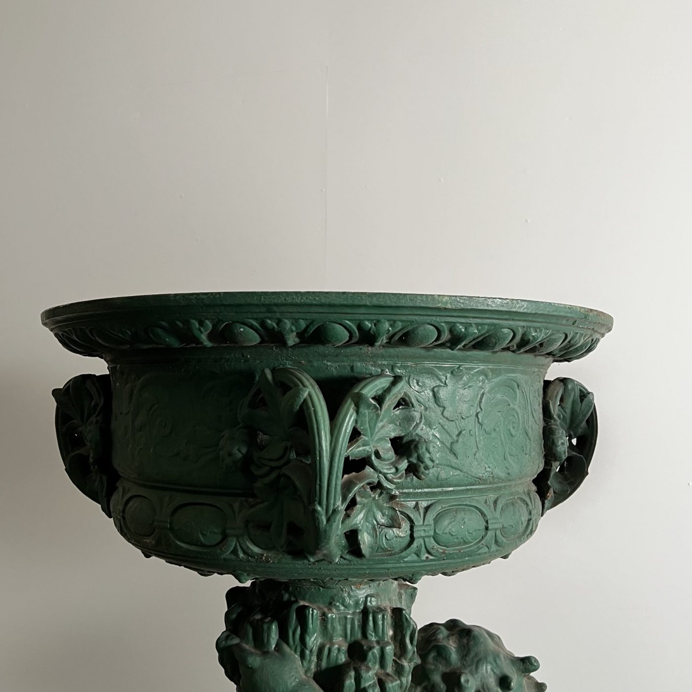 objet-vagabond-castiron-urns0016