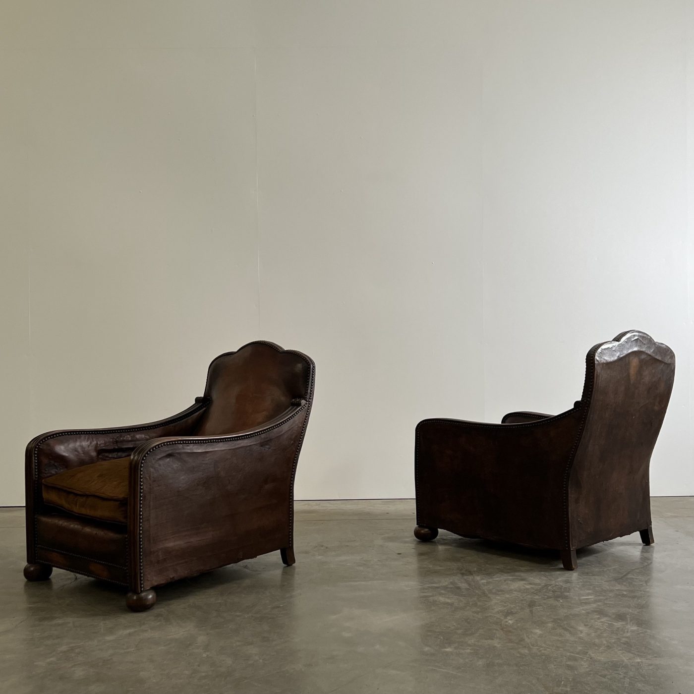 objet-vagabond-leather-armchairs0002