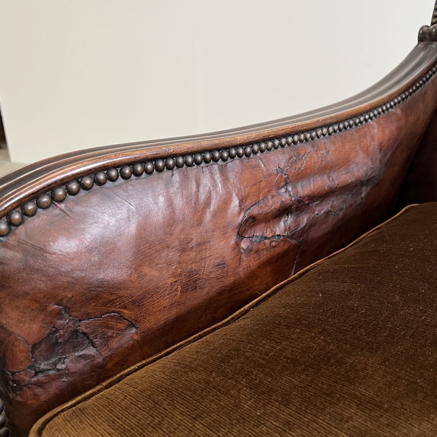 objet-vagabond-leather-armchairs0006