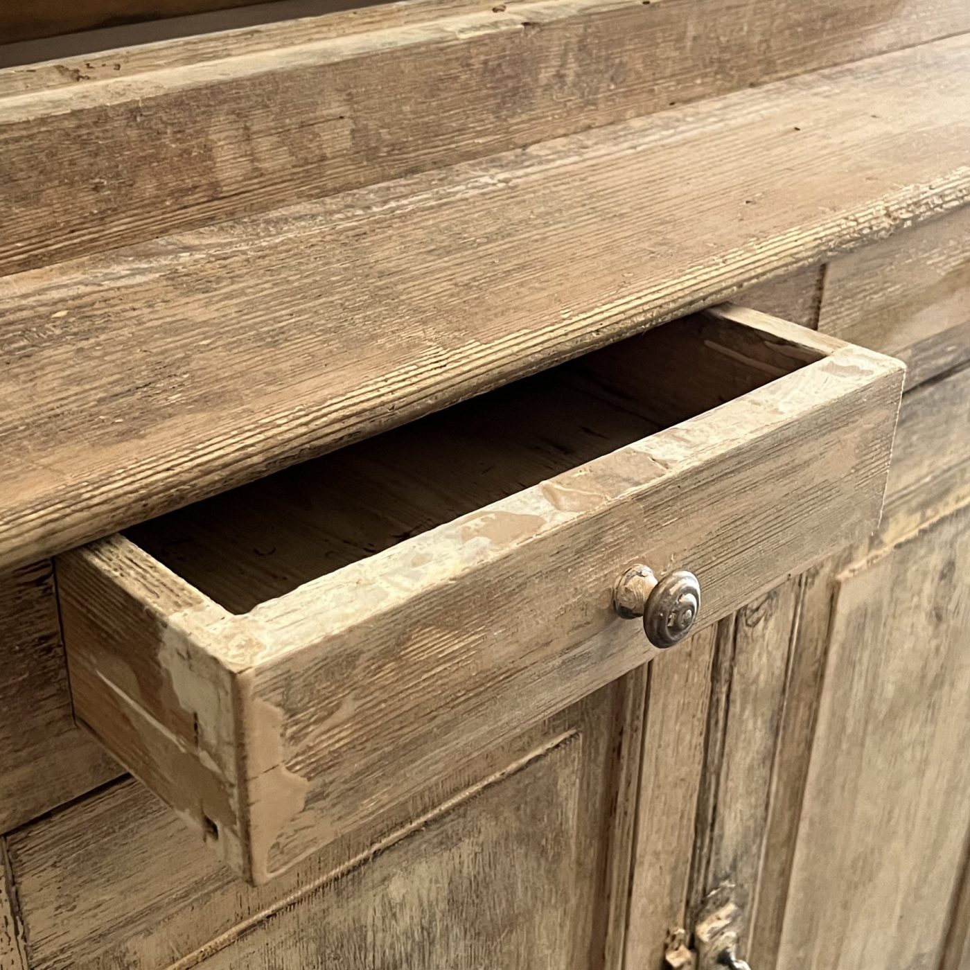 objet-vagabond-painted-cabinet0001