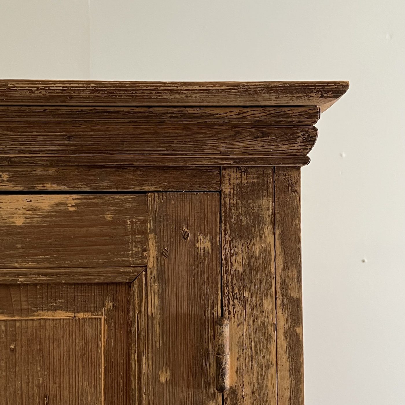 objet-vagabond-painted-cabinet0002