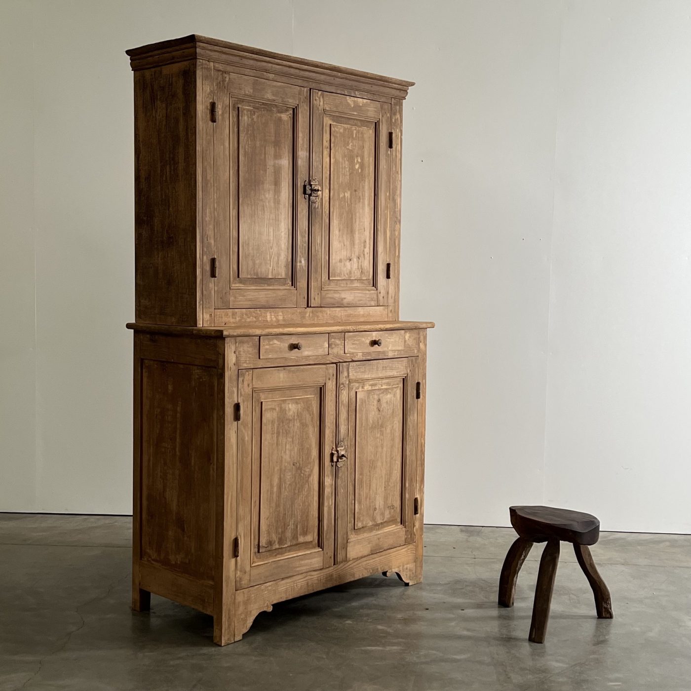 objet-vagabond-painted-cabinet0004
