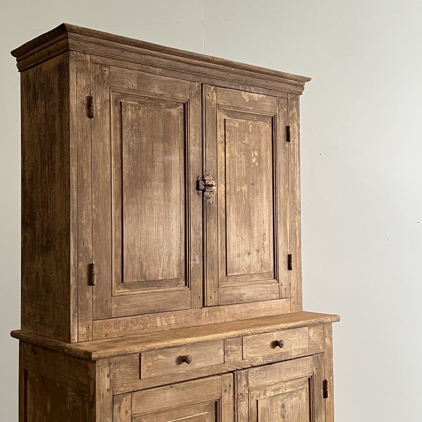 objet-vagabond-painted-cabinet0006