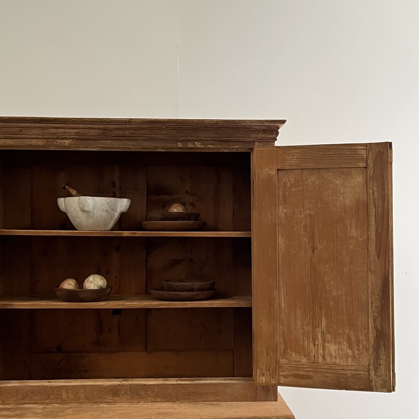 objet-vagabond-painted-cabinet0008