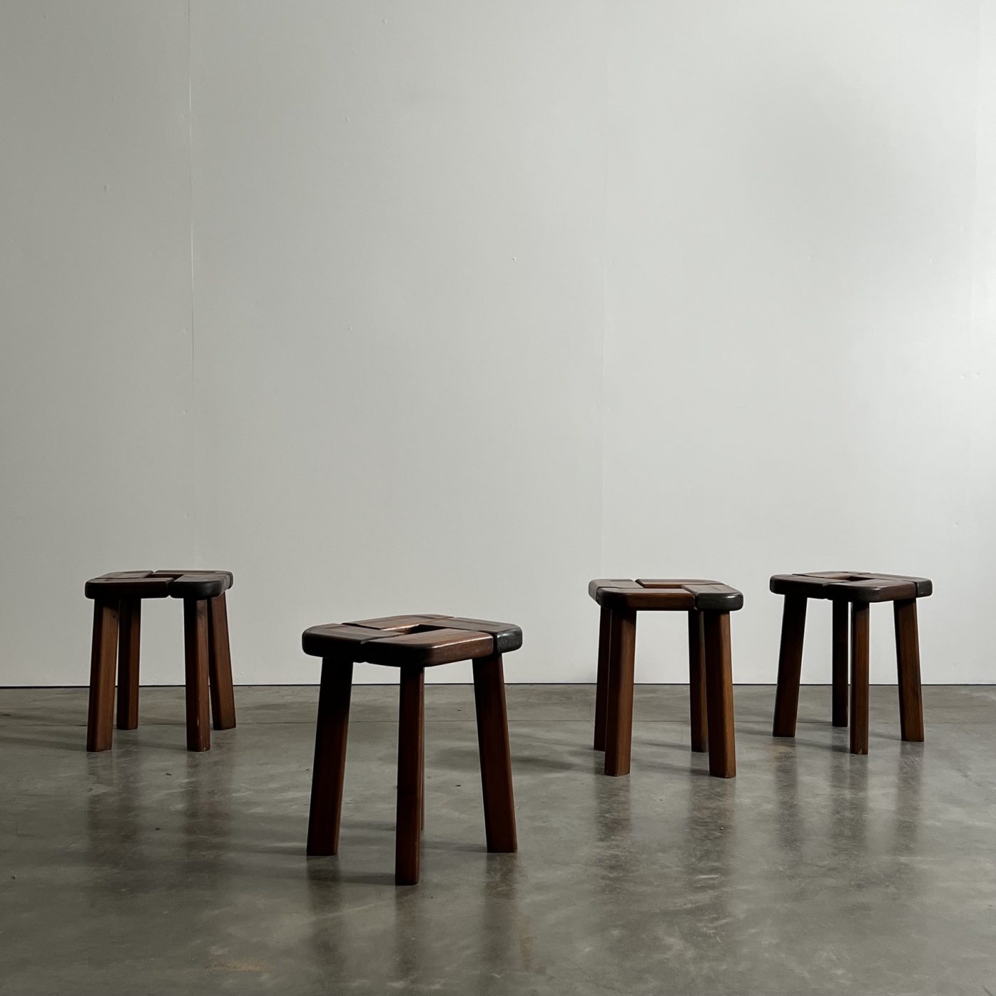 objet-vagabond-vintage-stools0001