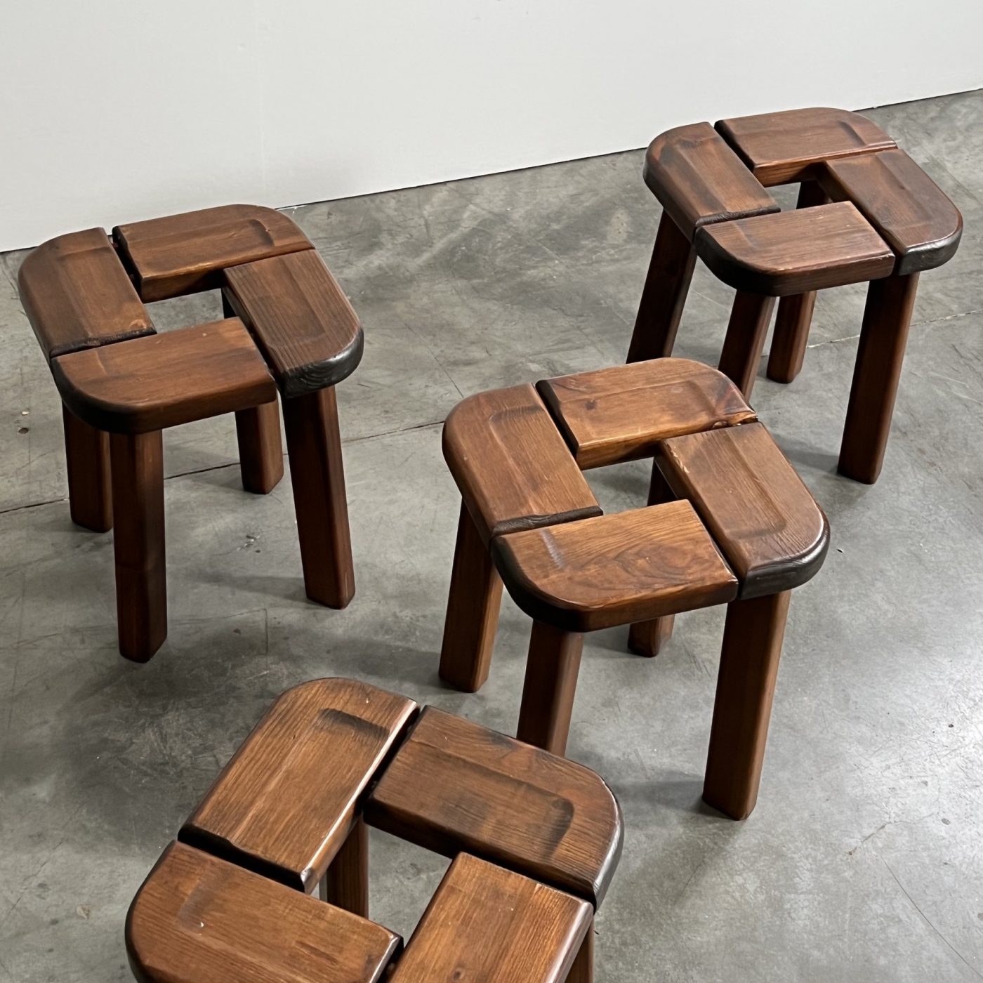 objet-vagabond-vintage-stools0002