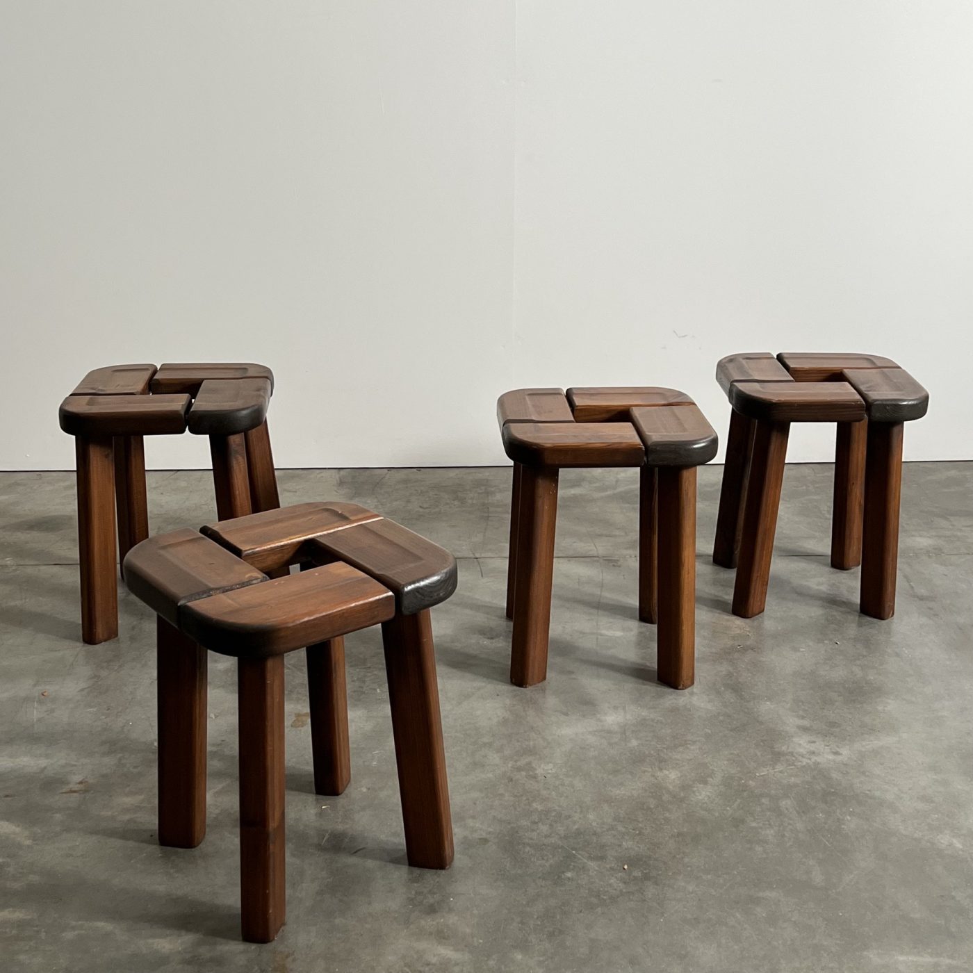 objet-vagabond-vintage-stools0005
