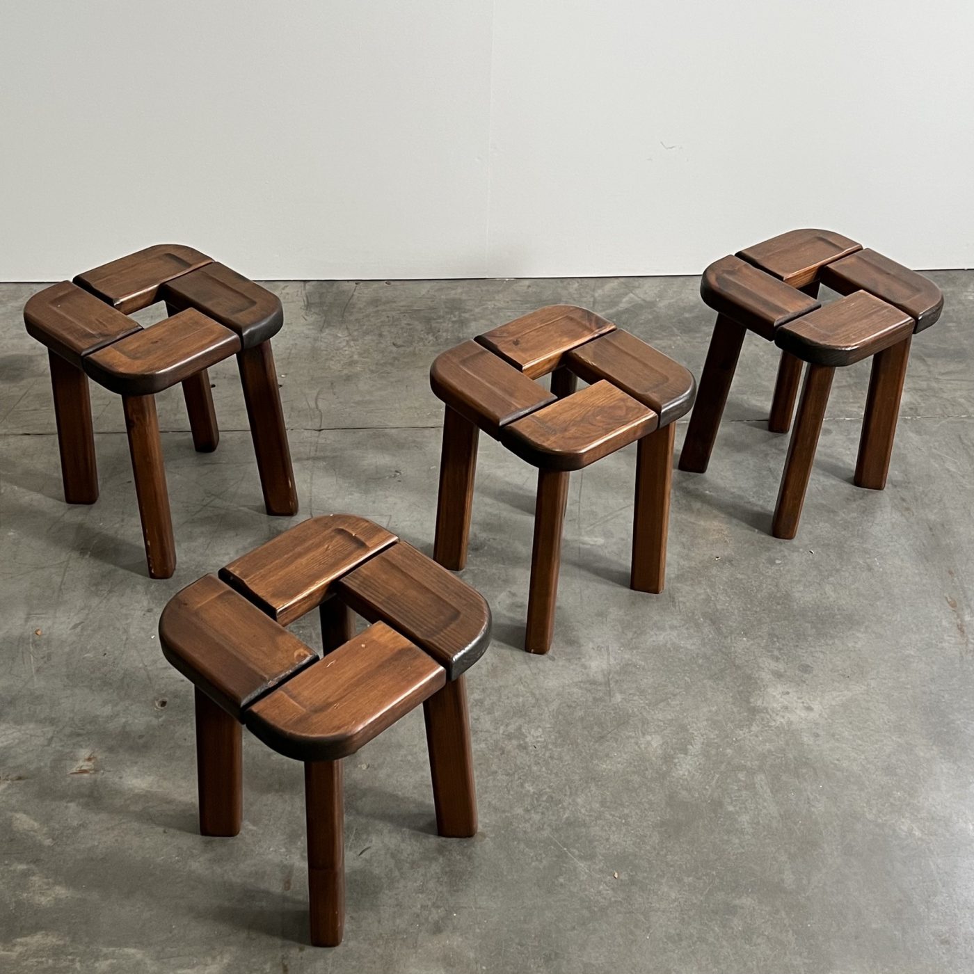 objet-vagabond-vintage-stools0007
